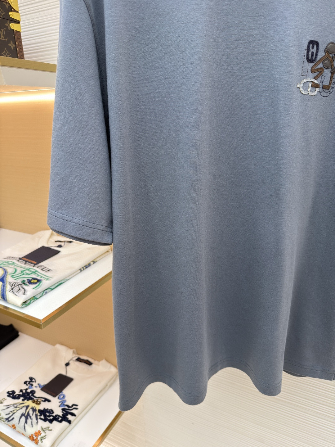 HERMES 爱马仕 贴饰皮革图案圆领短袖 T恤 夏款 灰色 蓝色 白色 A0 H557930HA3K