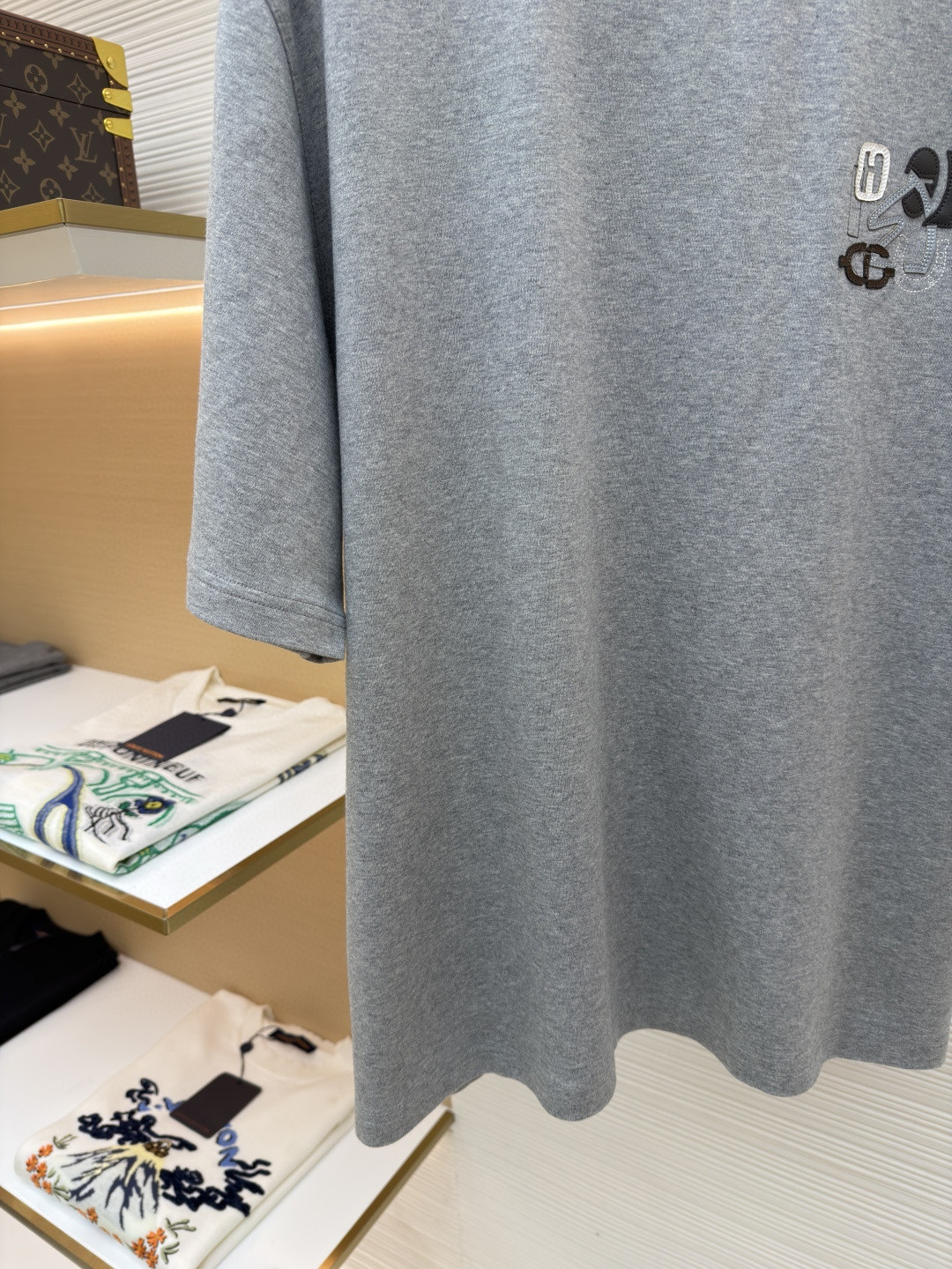 HERMES 爱马仕 贴饰皮革图案圆领短袖 T恤 夏款 灰色 蓝色 白色 A0 H557930HA3K