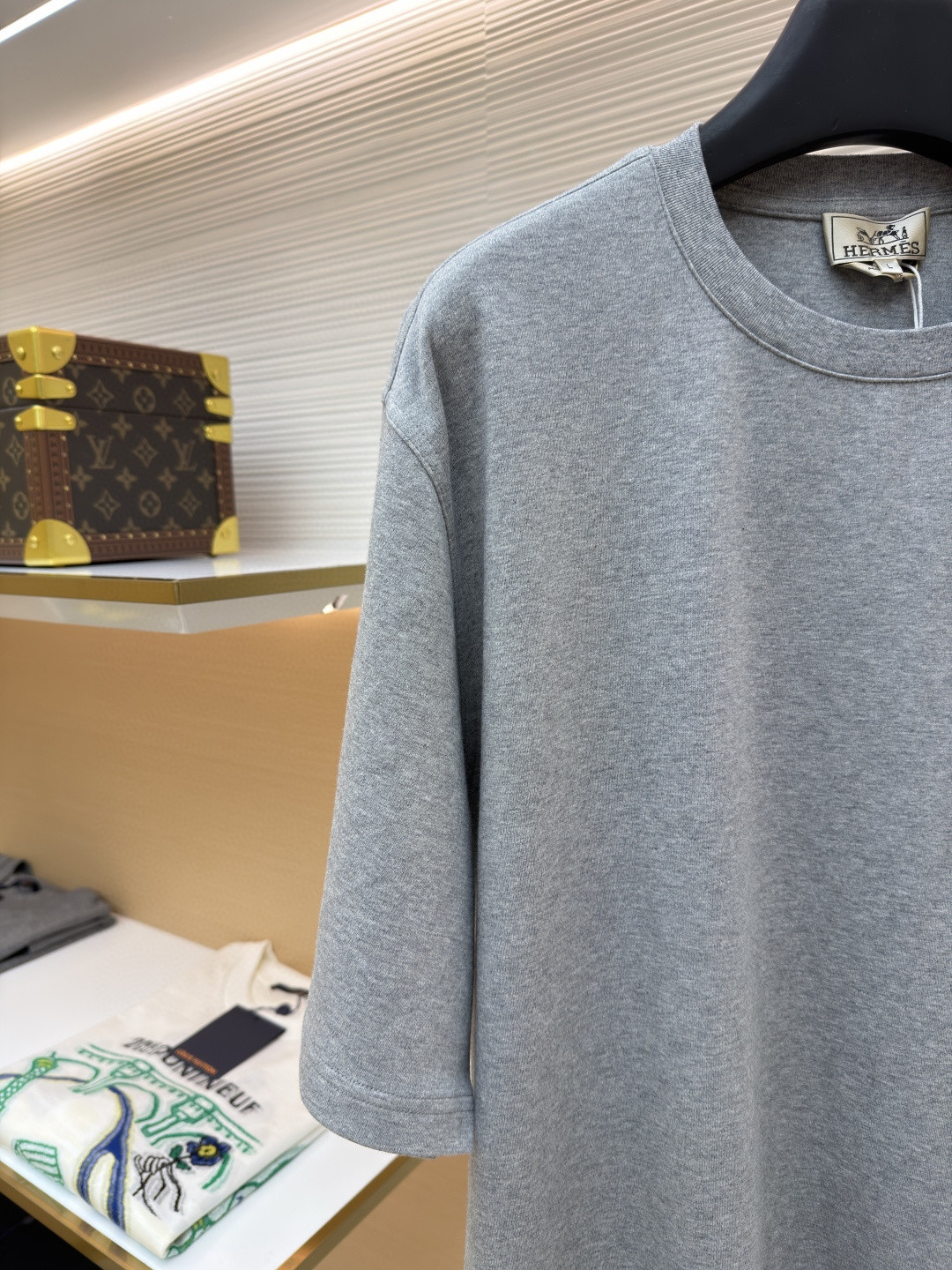 HERMES 爱马仕 贴饰皮革图案圆领短袖 T恤 夏款 灰色 蓝色 白色 A0 H557930HA3K