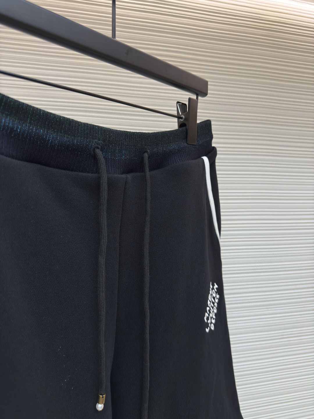 LOUIS VUITTON 路易威登 LV 学院风标识刺绣休闲裤 短裤 裤子 五分裤 黑色 A7 1AGTRE