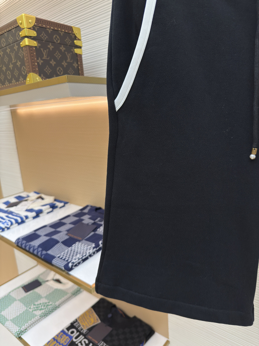 LOUIS VUITTON 路易威登 LV 学院风标识刺绣休闲裤 短裤 裤子 五分裤 黑色 A7 1AGTRE