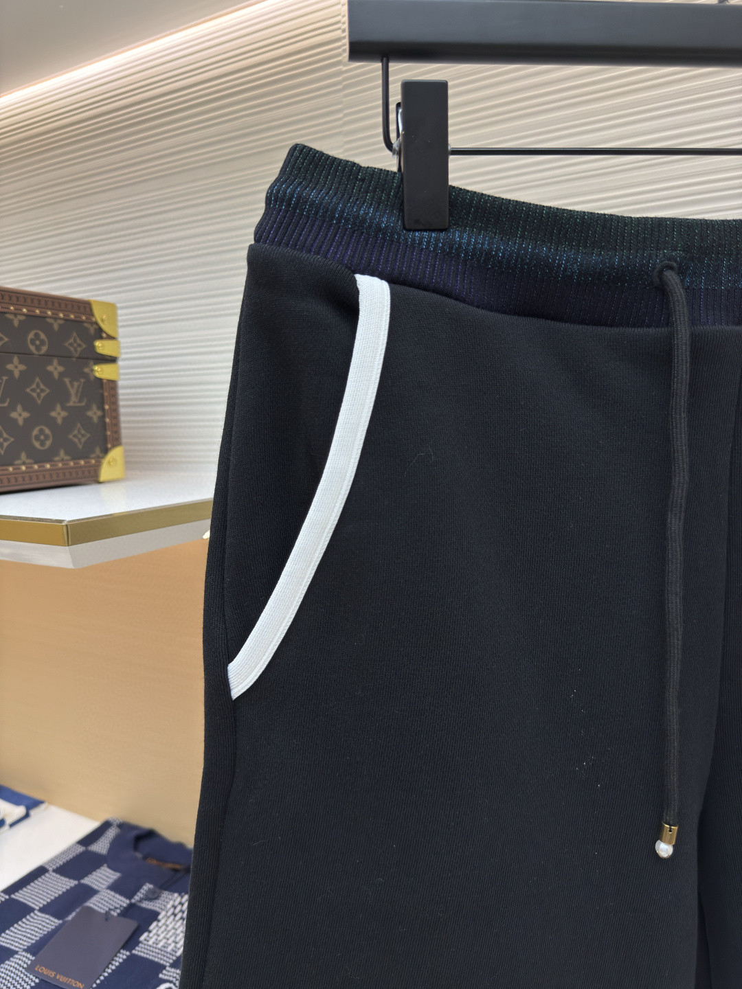 LOUIS VUITTON 路易威登 LV 学院风标识刺绣休闲裤 短裤 裤子 五分裤 黑色 A7 1AGTRE