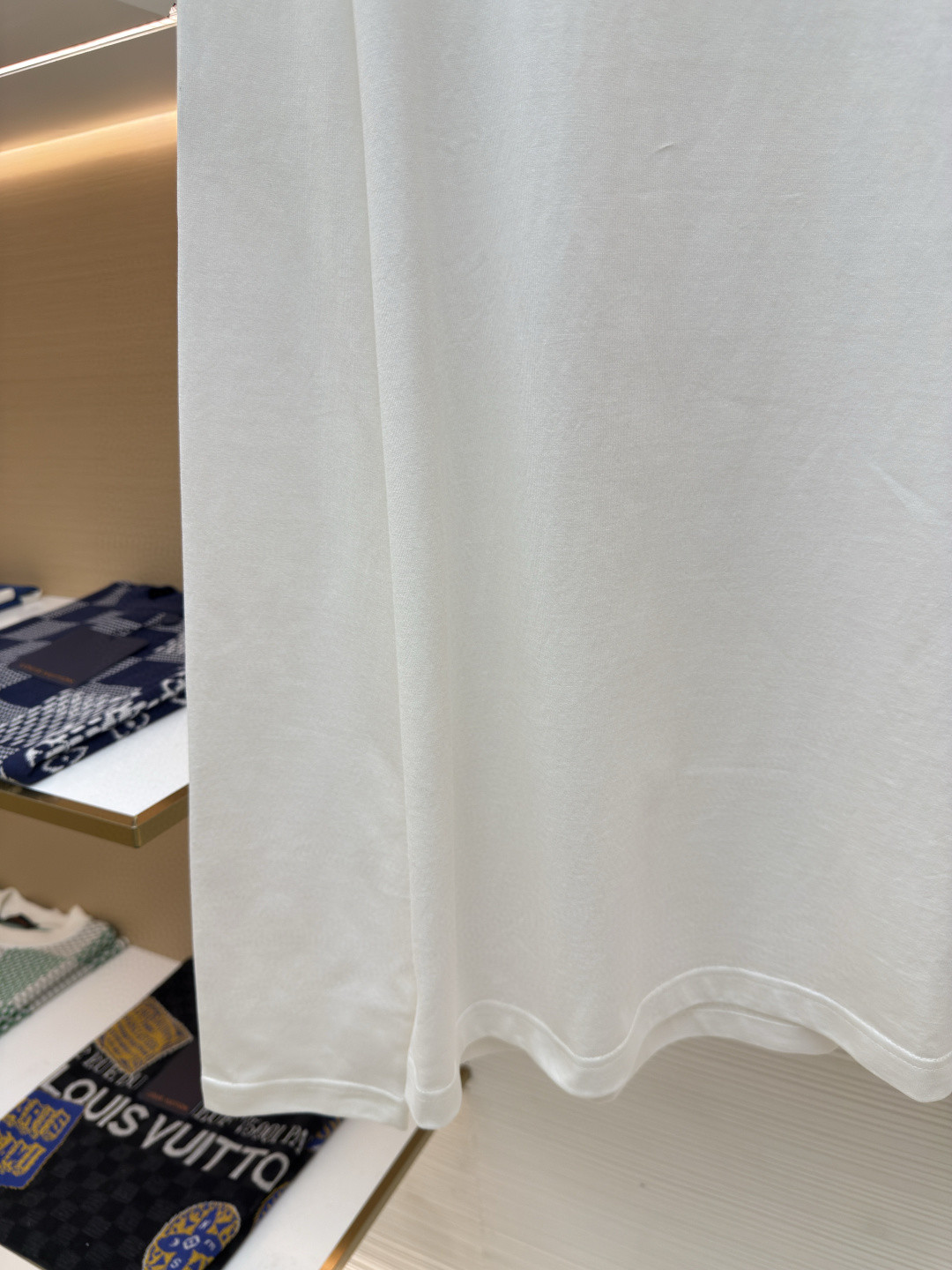 LOUIS VUITTON 路易威登 暗纹浮雕长袖打底衫 T恤 白色 黑色 A2 1AGJQJ