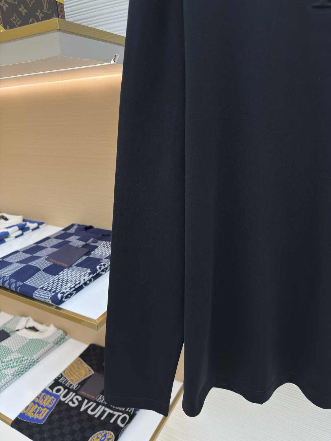 LOUIS VUITTON 路易威登 暗纹浮雕长袖打底衫 T恤 白色 黑色 A2 1AGJQJ