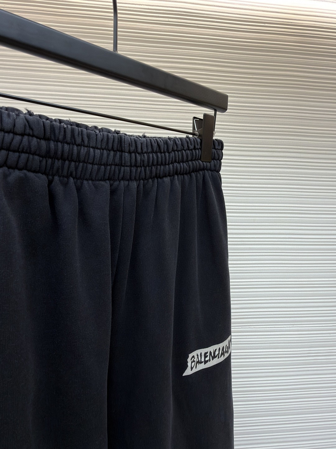 Balenciaga 巴黎世家 白底胶印花松紧腰运动裤 长裤 裤子 休闲裤 黑色 B0 846917TTVL81041