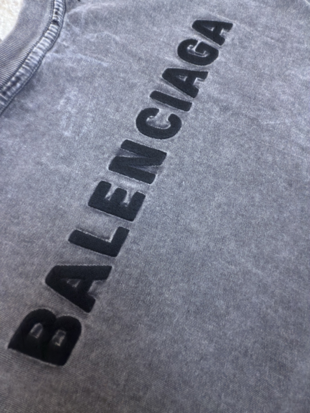 Balenciaga 巴黎世家 水洗做旧油漆泼墨刺绣字母短袖 T恤 圆领 夏季 A5 