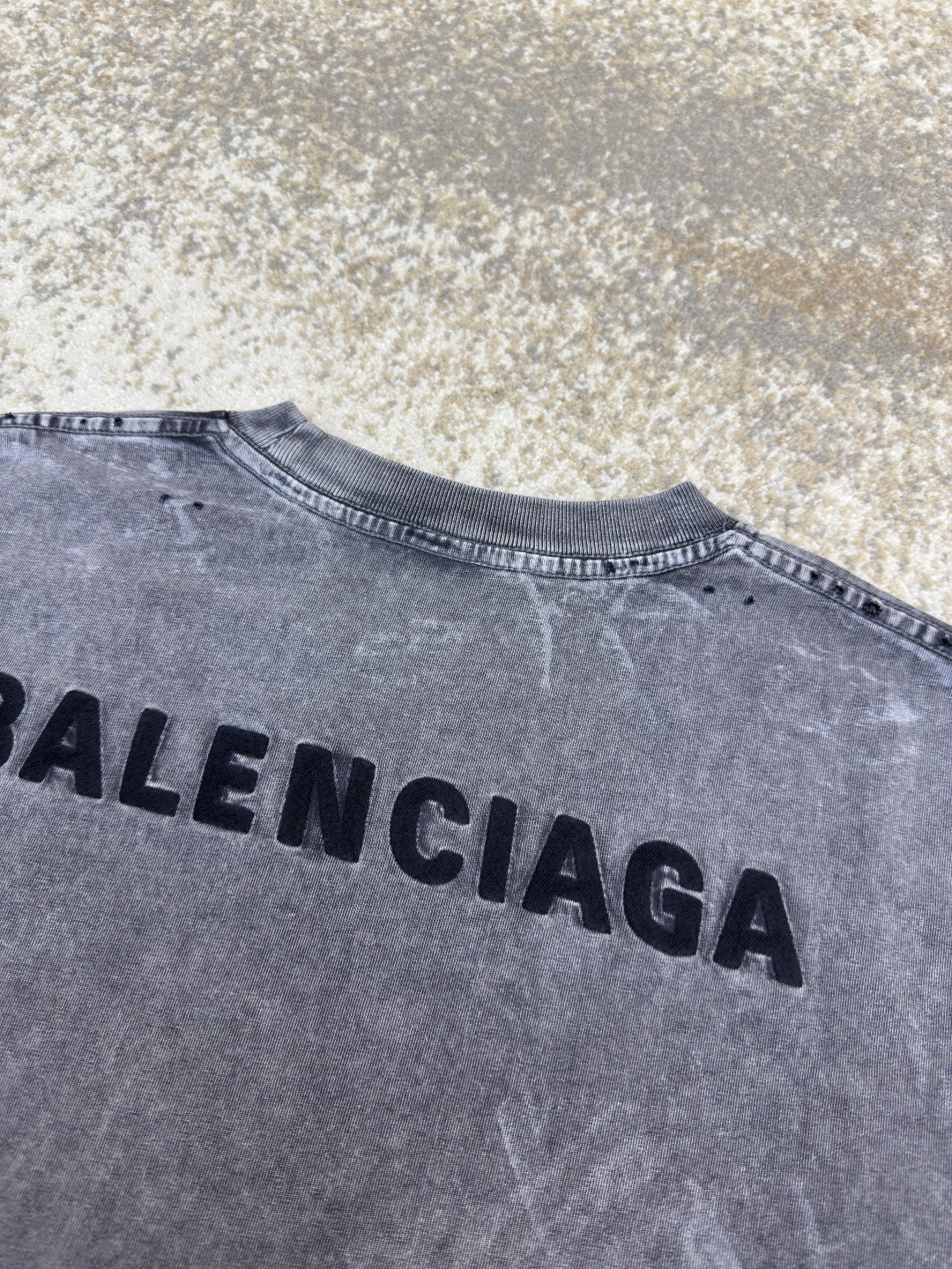 Balenciaga 巴黎世家 水洗做旧油漆泼墨刺绣字母短袖 T恤 圆领 夏季 A5 