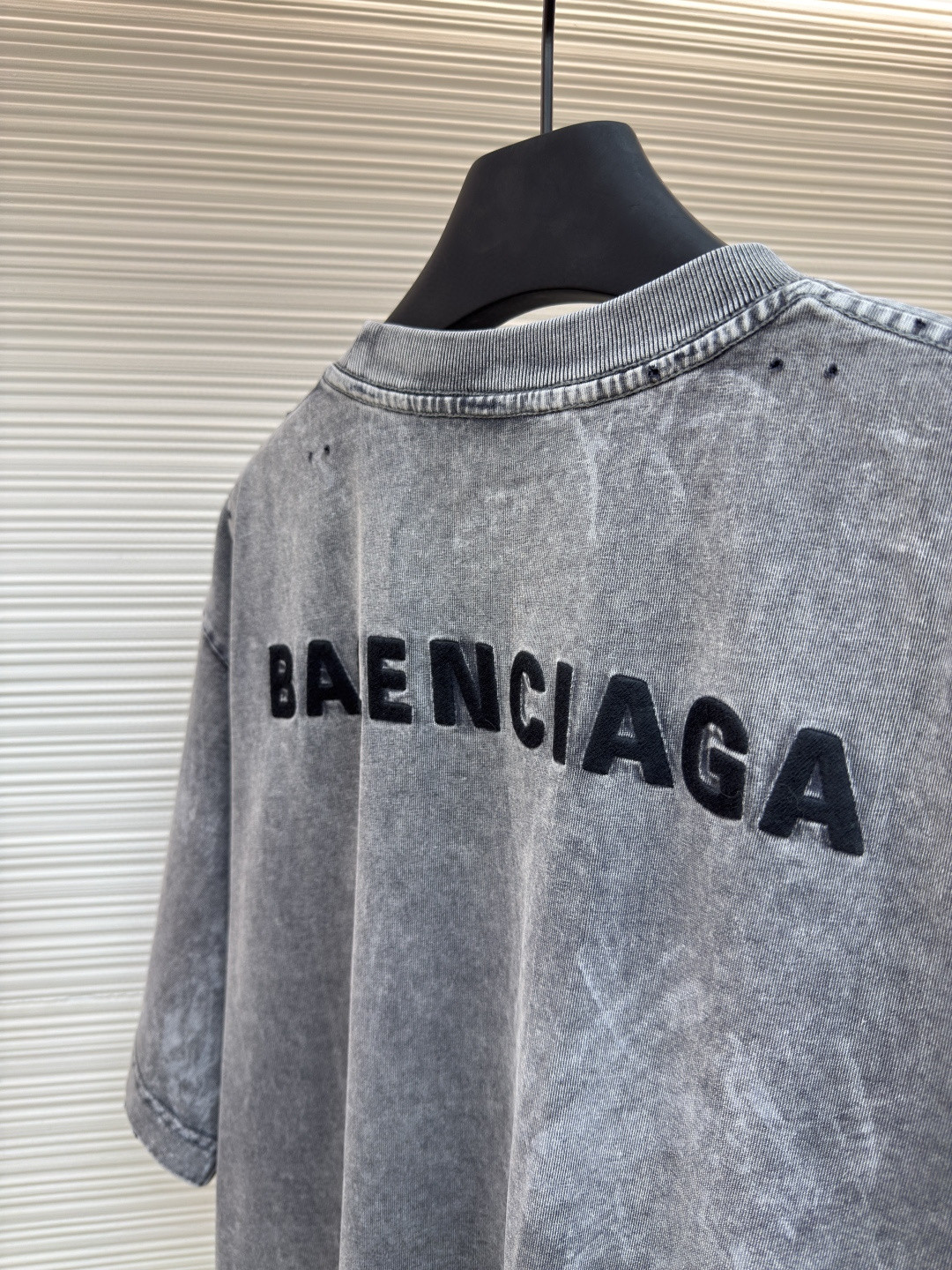 Balenciaga 巴黎世家 水洗做旧油漆泼墨刺绣字母短袖 T恤 圆领 夏季 A5 