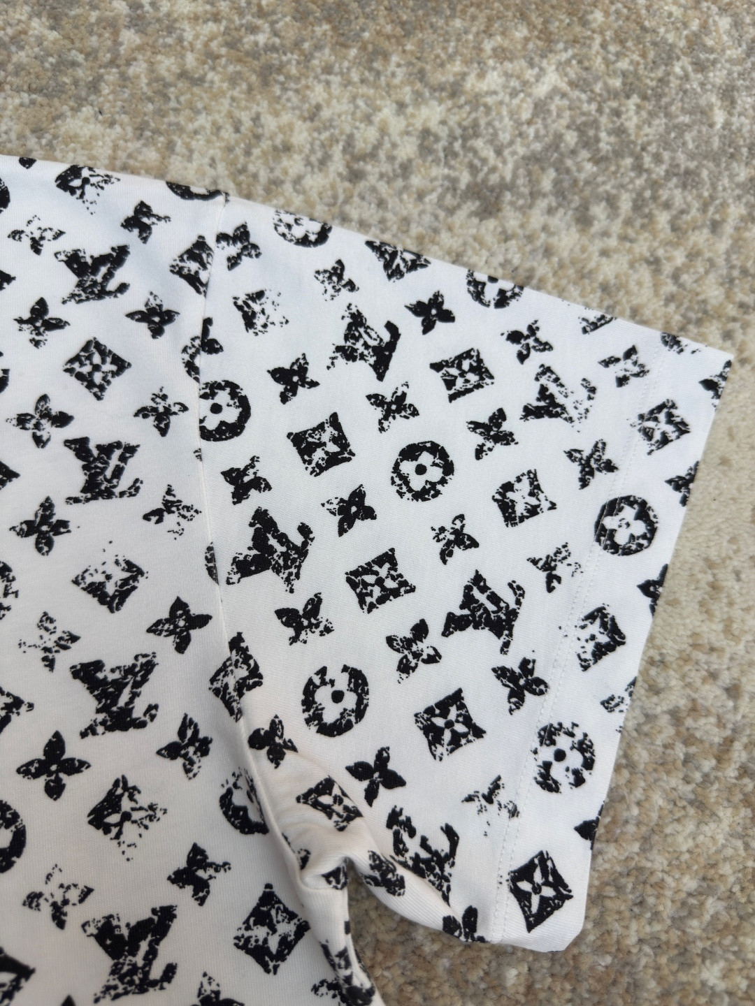 LOUIS VUITTON 路易威登 LV 链条满印logo圆领T恤 短袖 女款 白色 A0 1AGTSZ