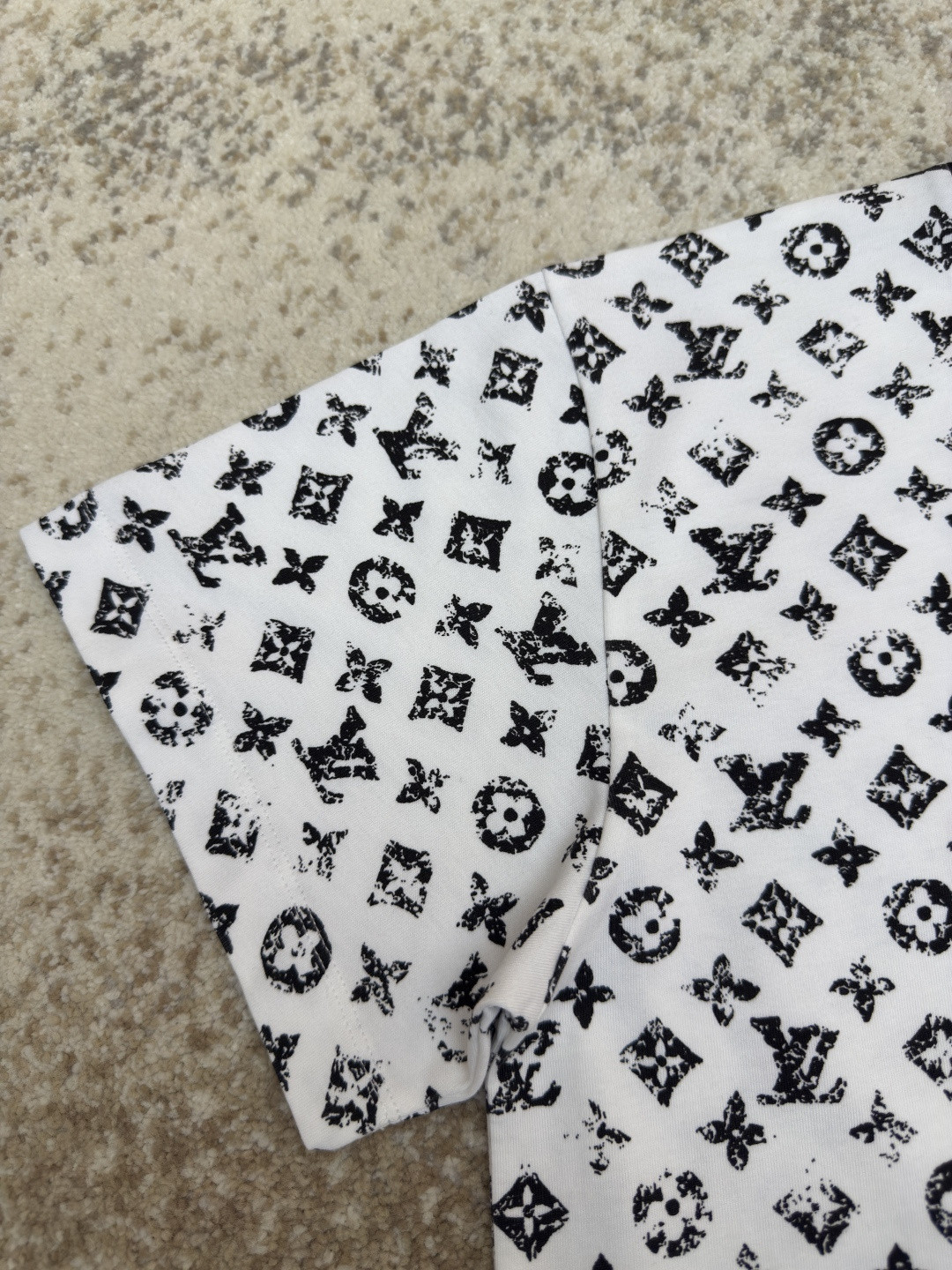 LOUIS VUITTON 路易威登 LV 链条满印logo圆领T恤 短袖 女款 白色 A0 1AGTSZ