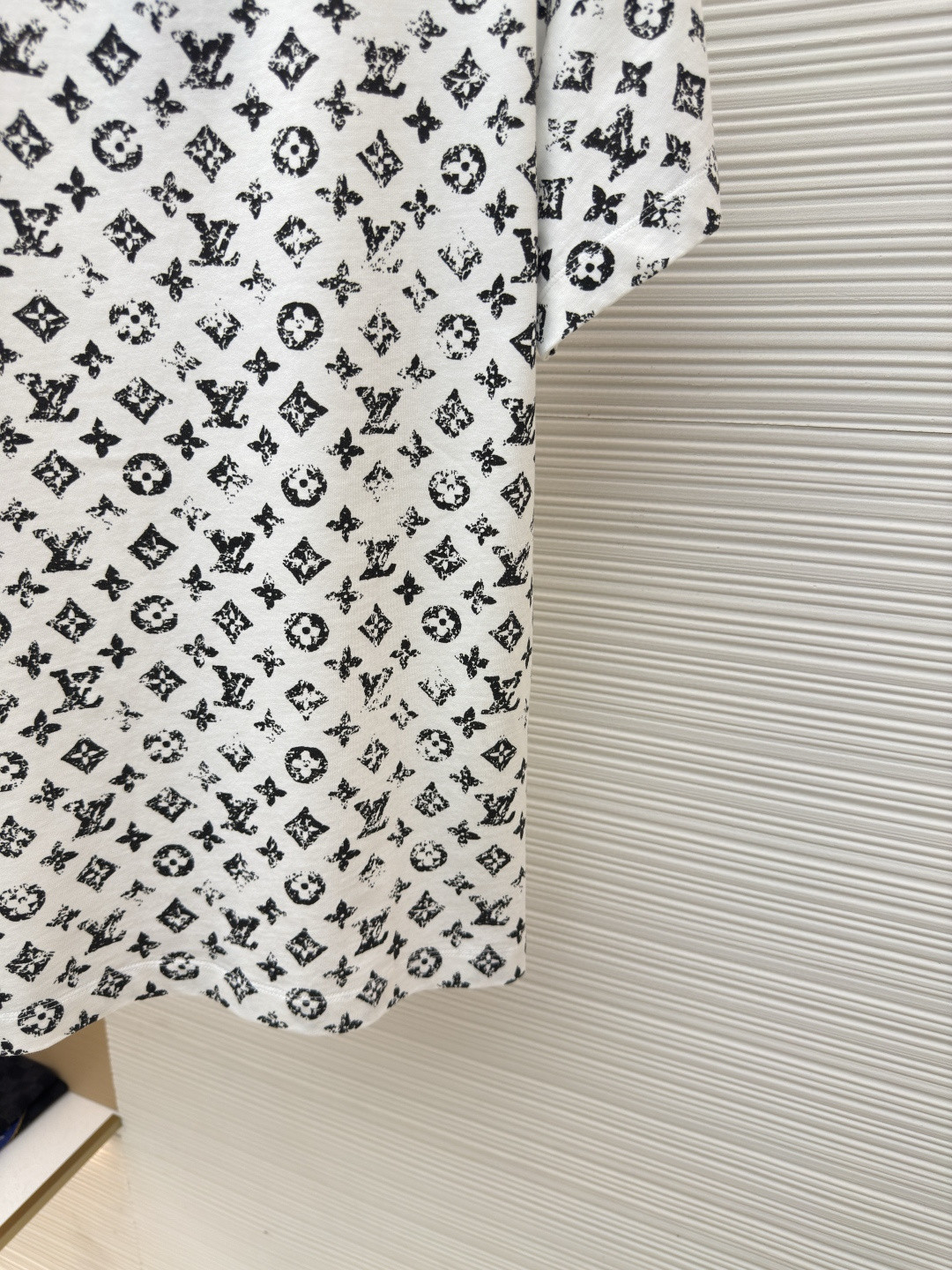 LOUIS VUITTON 路易威登 LV 链条满印logo圆领T恤 短袖 女款 白色 A0 1AGTSZ