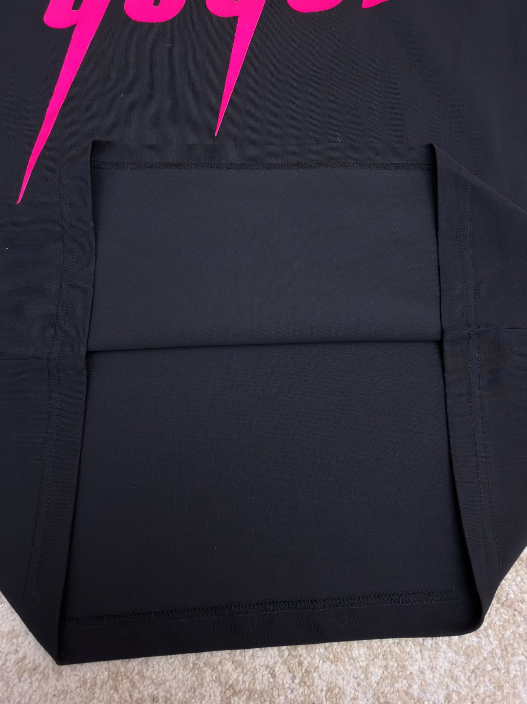 GUCCI 古驰 锋刃字母logo印花 短袖 T恤 圆领 套头 夏季 黑色（黄红） 白色（黄粉）A0 