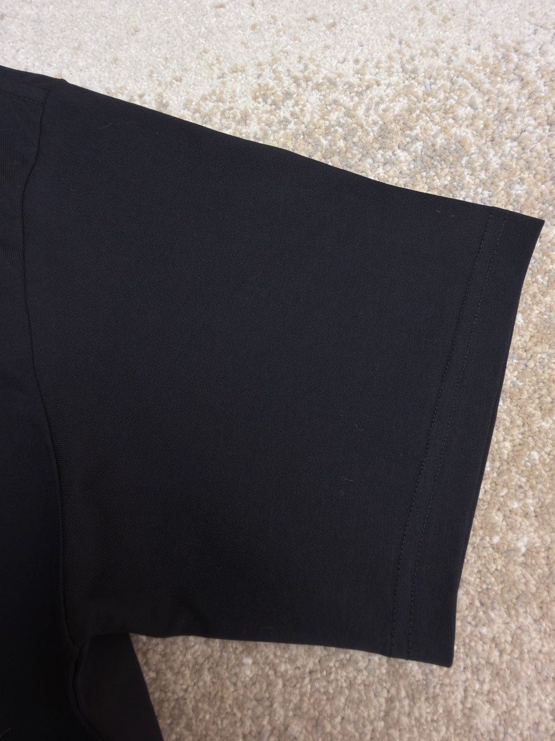 GUCCI 古驰 锋刃字母logo印花 短袖 T恤 圆领 套头 夏季 黑色（黄红） 白色（黄粉）A0 