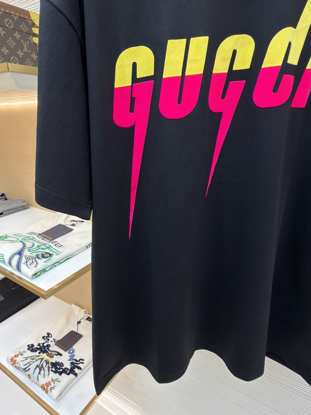 GUCCI 古驰 锋刃字母logo印花 短袖 T恤 圆领 套头 夏季 黑色（黄红） 白色（黄粉）A0 