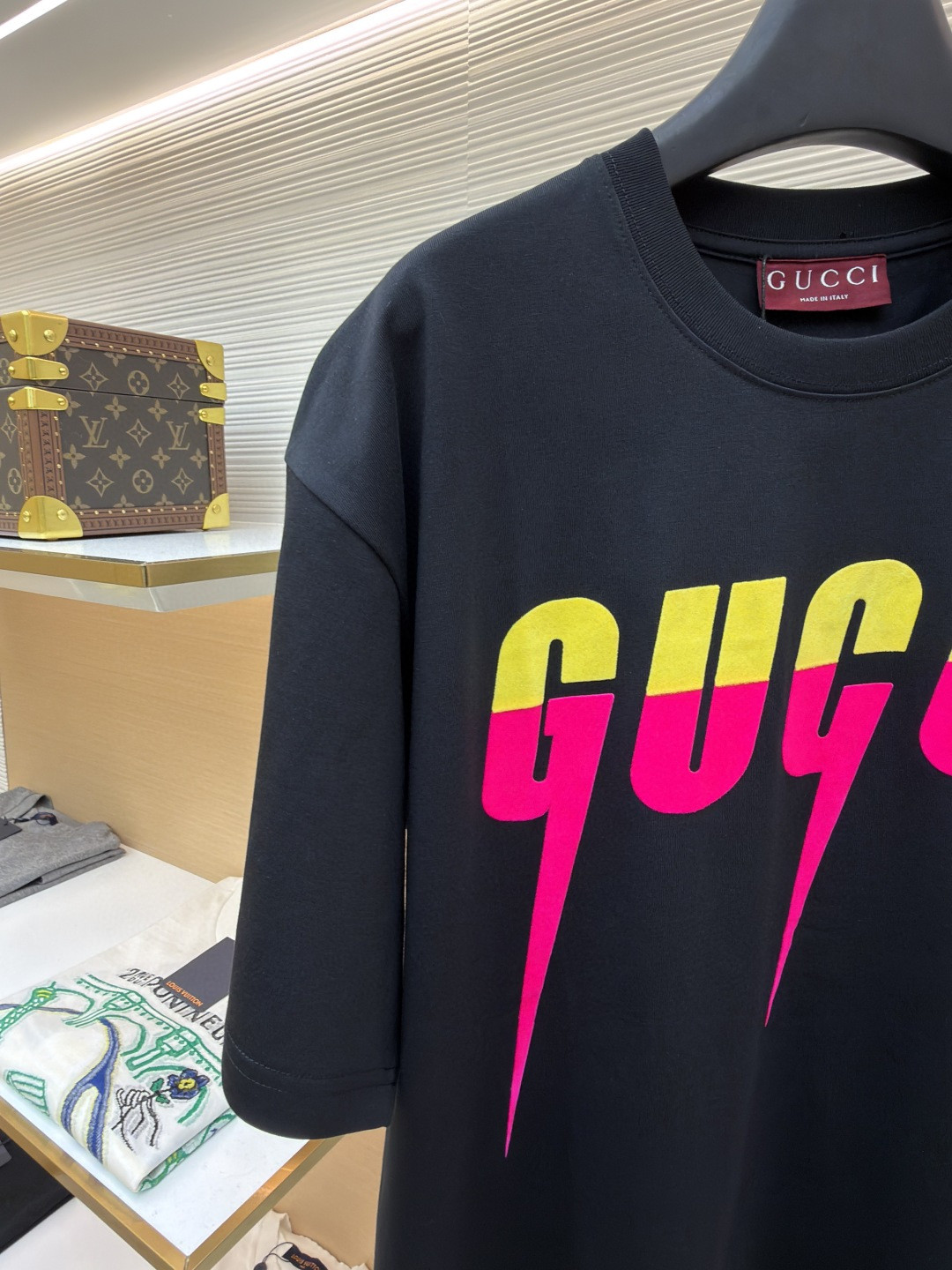 GUCCI 古驰 锋刃字母logo印花 短袖 T恤 圆领 套头 夏季 黑色（黄红） 白色（黄粉）A0 