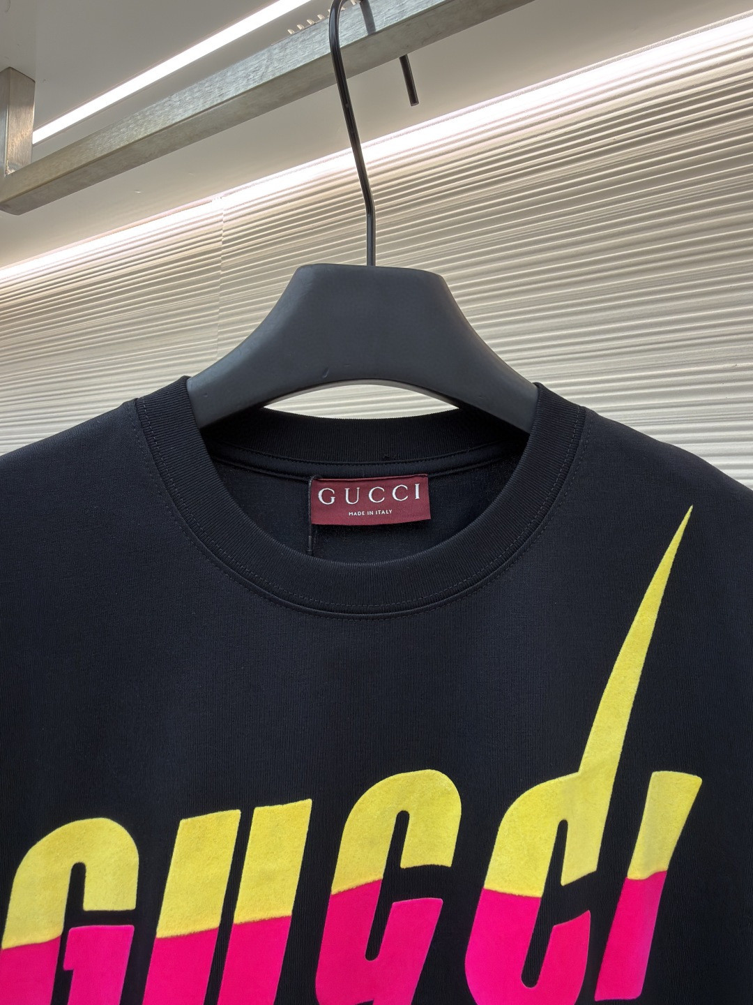 GUCCI 古驰 锋刃字母logo印花 短袖 T恤 圆领 套头 夏季 黑色（黄红） 白色（黄粉）A0 