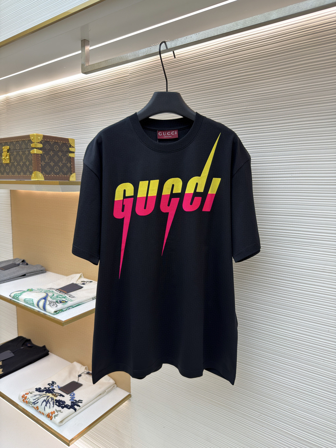 GUCCI 古驰 锋刃字母logo印花 短袖 T恤 圆领 套头 夏季 黑色（黄红） 白色（黄粉）A0 