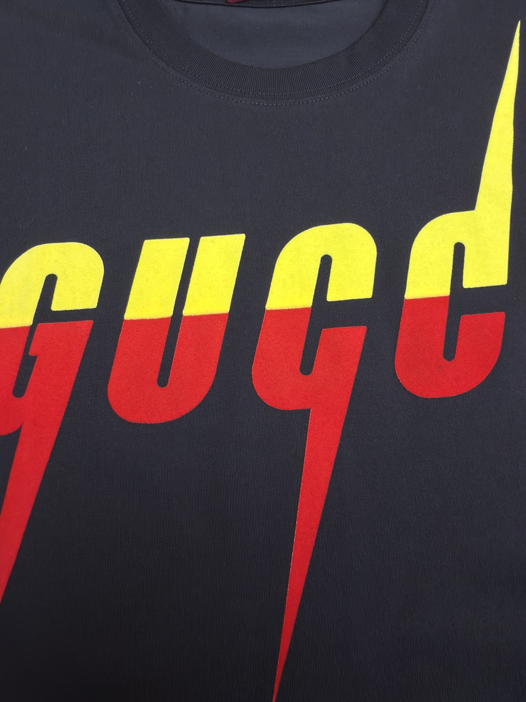 GUCCI 古驰 锋刃字母logo印花 短袖 T恤 圆领 套头 夏季 黑色（黄红） 白色（黄粉）A0 