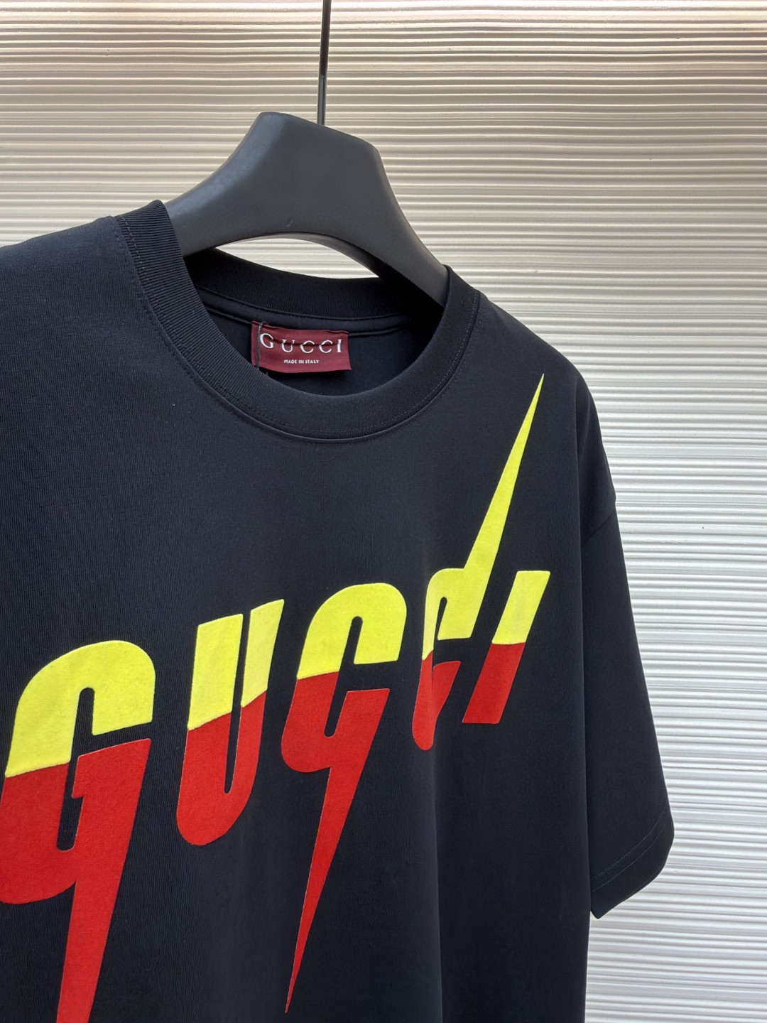 GUCCI 古驰 锋刃字母logo印花 短袖 T恤 圆领 套头 夏季 黑色（黄红） 白色（黄粉）A0 