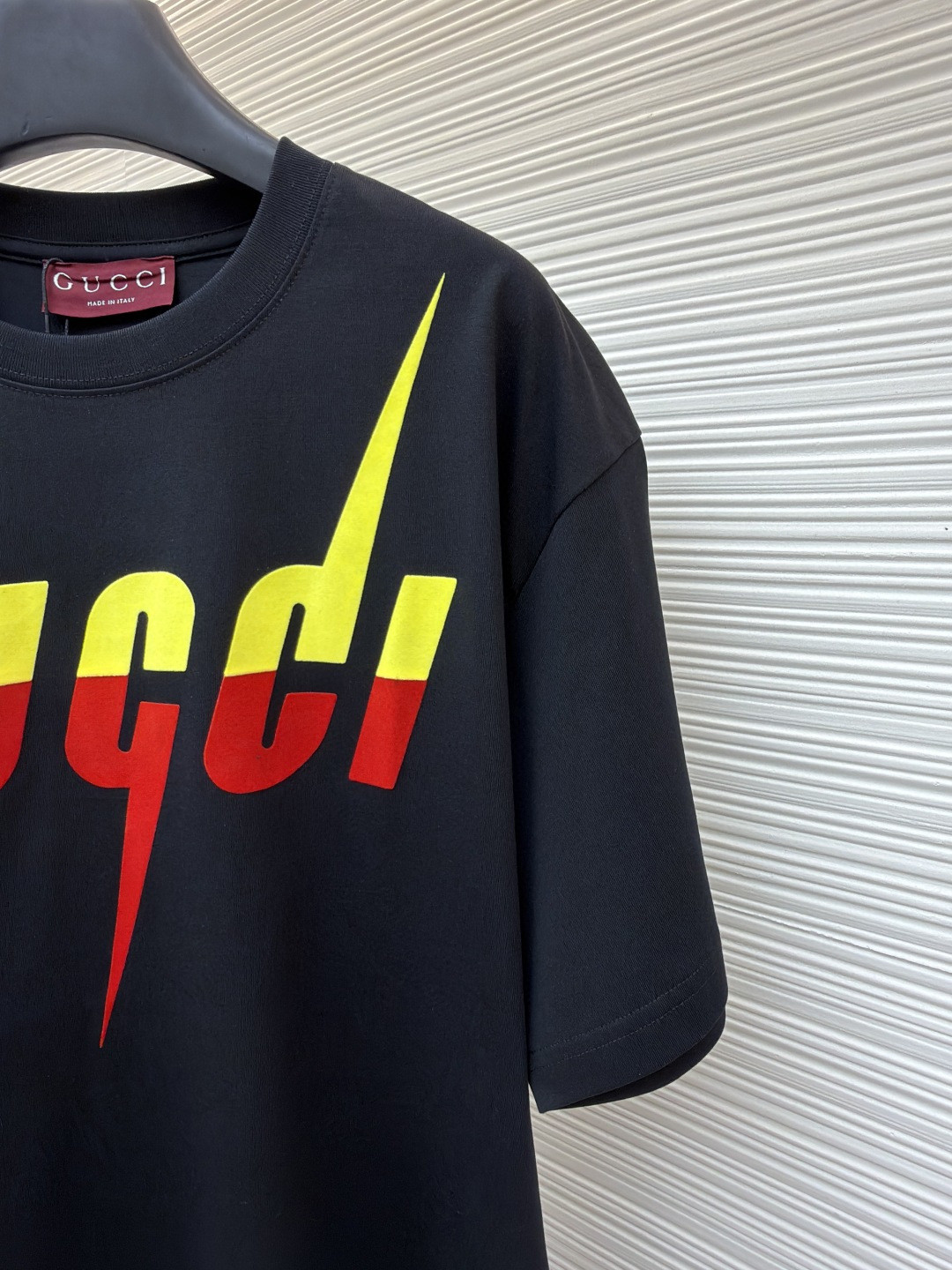 GUCCI 古驰 锋刃字母logo印花 短袖 T恤 圆领 套头 夏季 黑色（黄红） 白色（黄粉）A0 