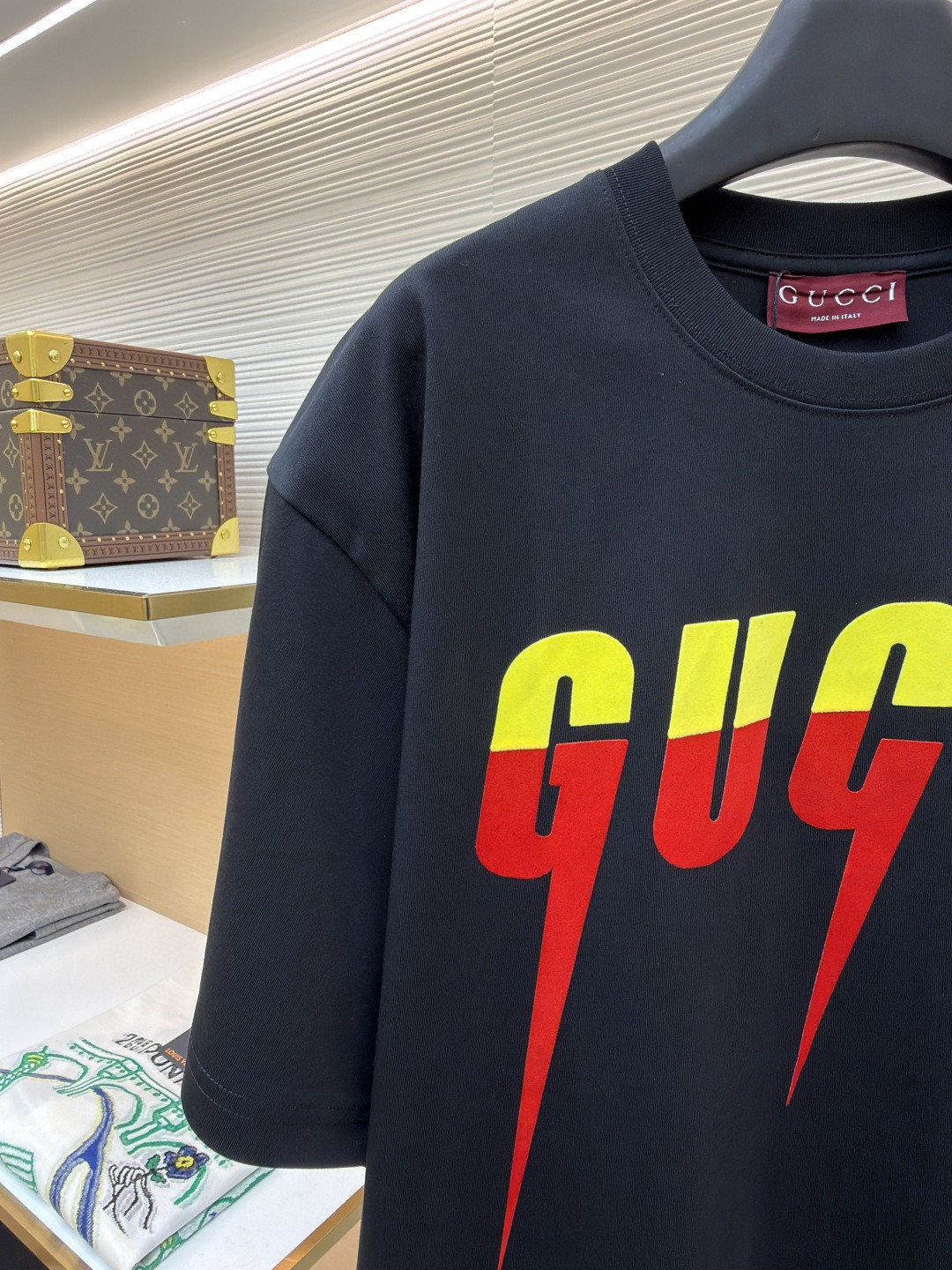 GUCCI 古驰 锋刃字母logo印花 短袖 T恤 圆领 套头 夏季 黑色（黄红） 白色（黄粉）A0 