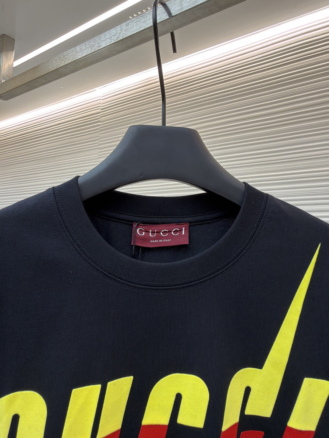 GUCCI 古驰 锋刃字母logo印花 短袖 T恤 圆领 套头 夏季 黑色（黄红） 白色（黄粉）A0 