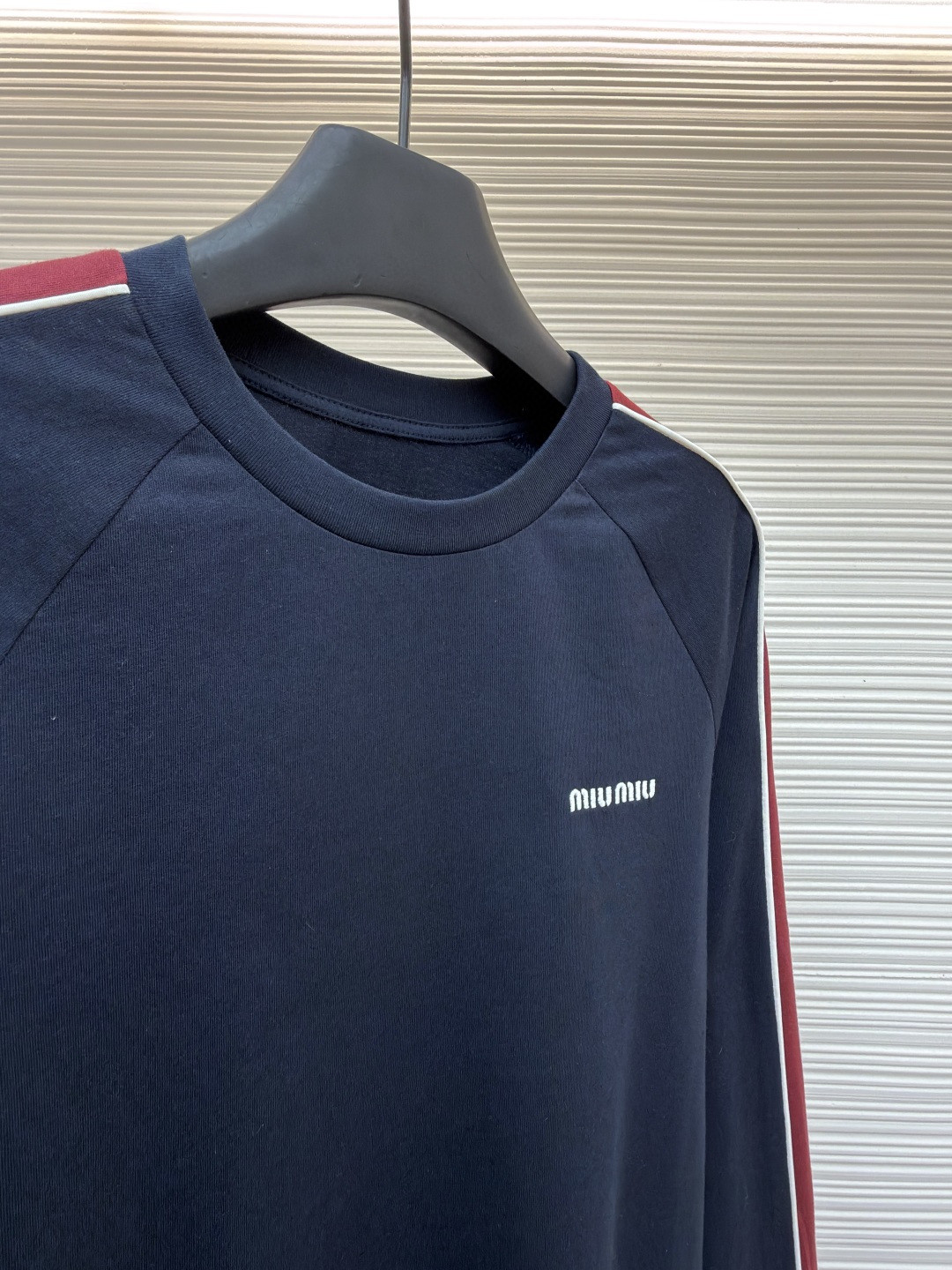MIU MIU 缪缪 撞色织带长袖T恤 打底衫 女款 蓝色 A5 MJLA24-182D-F0X58-S-OOO