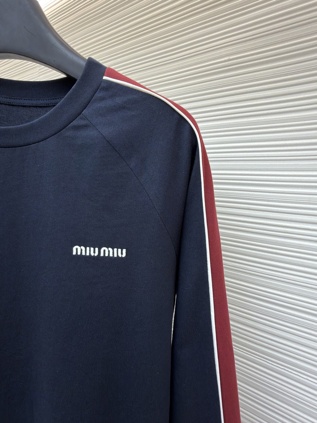 MIU MIU 缪缪 撞色织带长袖T恤 打底衫 女款 蓝色 A5 MJLA24-182D-F0X58-S-OOO