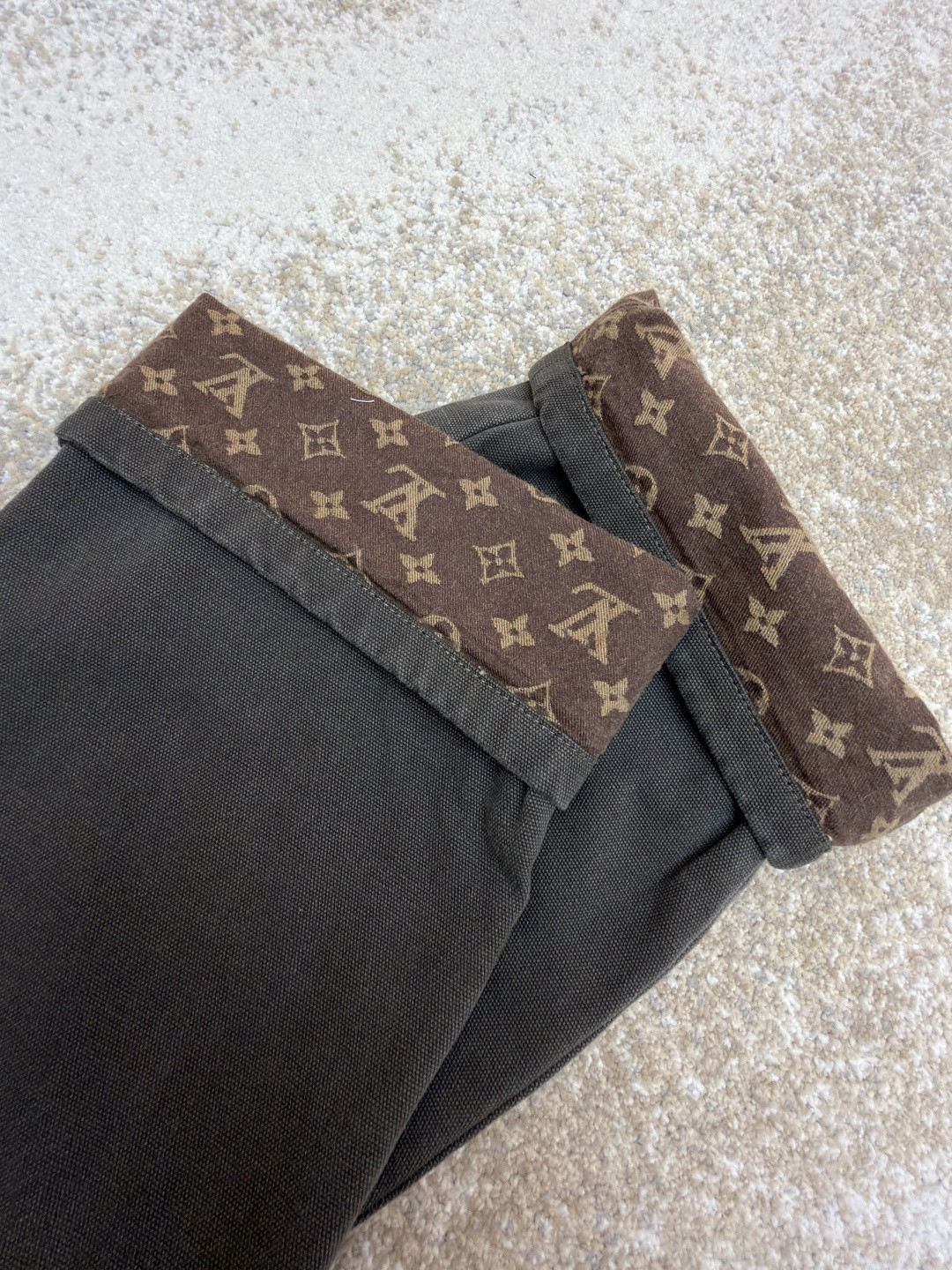 LOUIS VUITTON 路易威登 字母提花军绿珠帆卷边牛仔裤 长裤 裤子 B0 1AJCU2