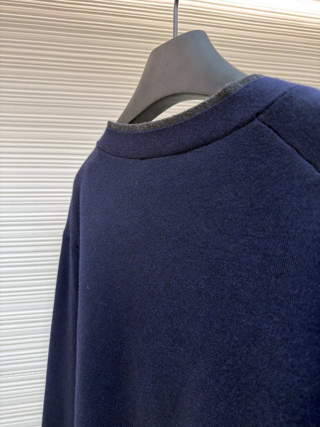 MIU MIU 缪缪 拼色假两件V领开衫 毛衣 外套 长袖 灰色 蓝色 B0 MMF918-15RK-F0G55-S-OOO