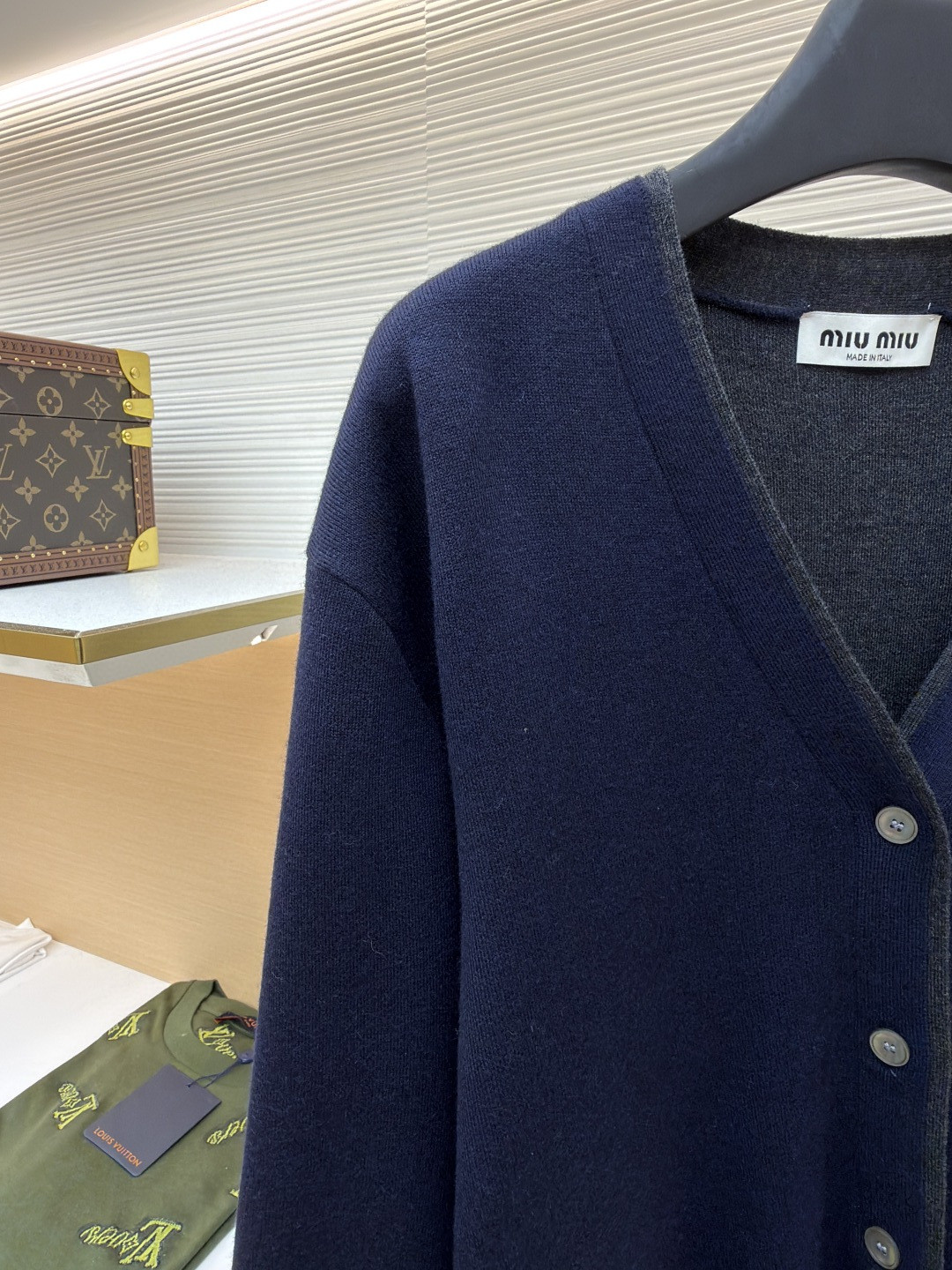 MIU MIU 缪缪 拼色假两件V领开衫 毛衣 外套 长袖 灰色 蓝色 B0 MMF918-15RK-F0G55-S-OOO