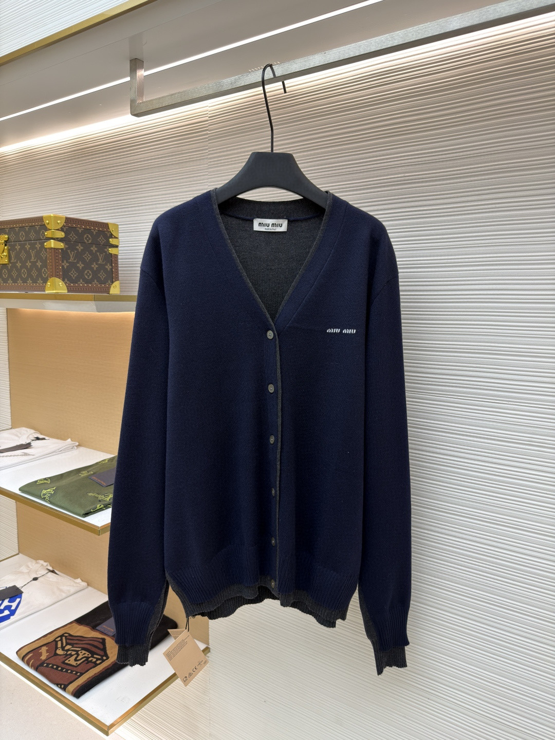 MIU MIU 缪缪 拼色假两件V领开衫 毛衣 外套 长袖 灰色 蓝色 B0 MMF918-15RK-F0G55-S-OOO