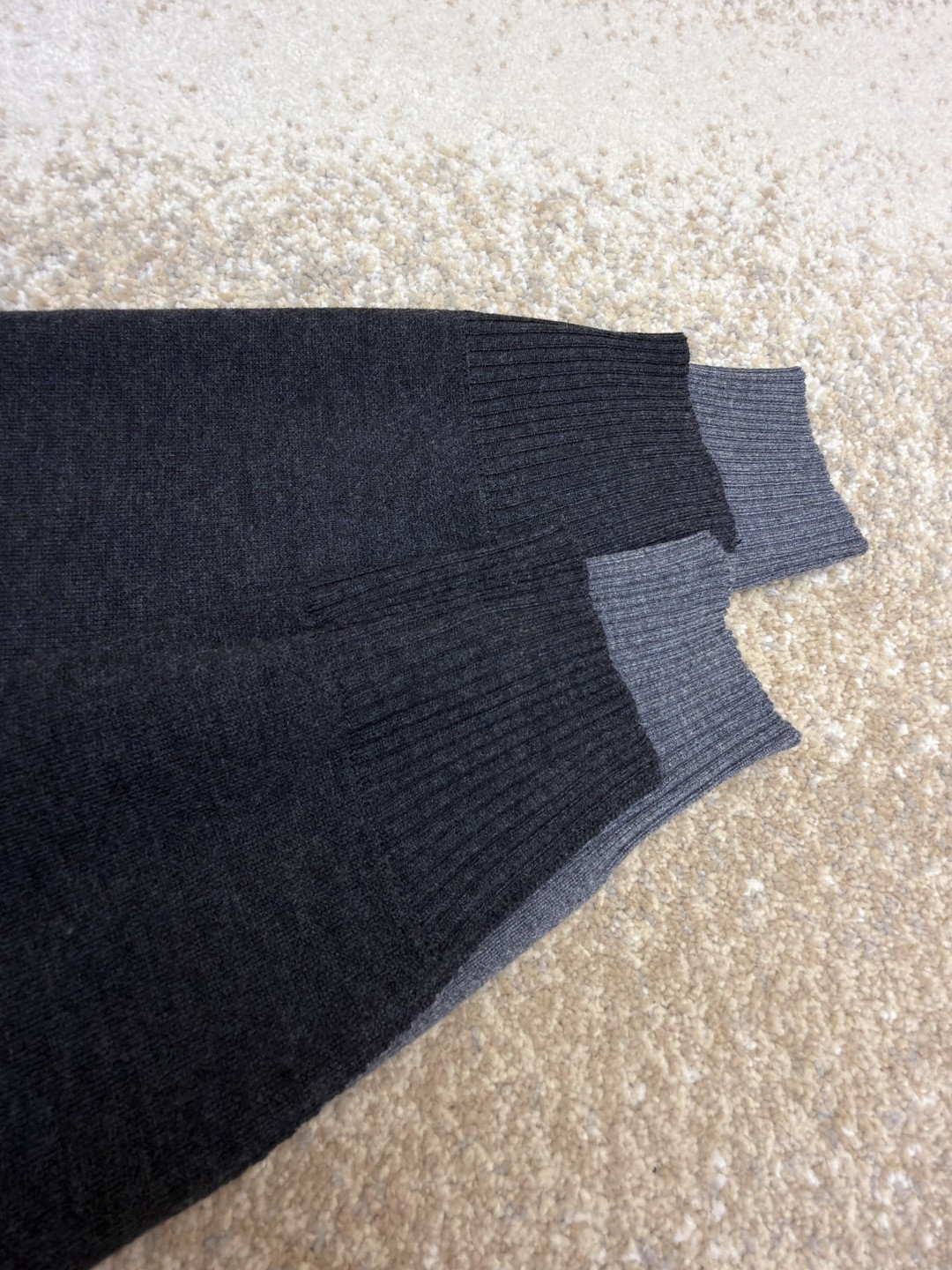 MIU MIU 缪缪 拼色假两件V领开衫 毛衣 外套 长袖 灰色 蓝色 B0 MMF918-15RK-F0G55-S-OOO