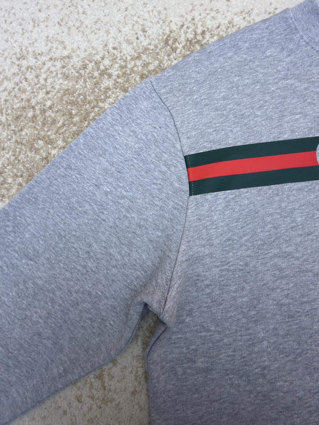 GUCCl 古驰锁扣刺绣圆领卫衣 外套 长袖 灰色 A5 848737-XJHOK-1056