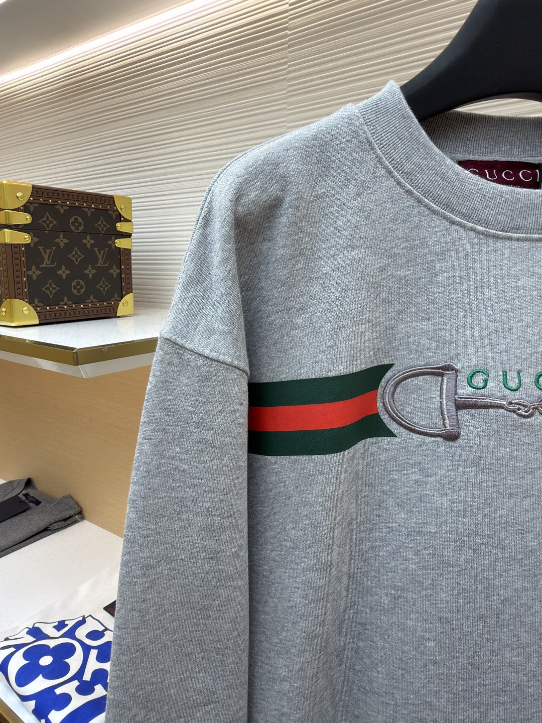 GUCCl 古驰锁扣刺绣圆领卫衣 外套 长袖 灰色 A5 848737-XJHOK-1056