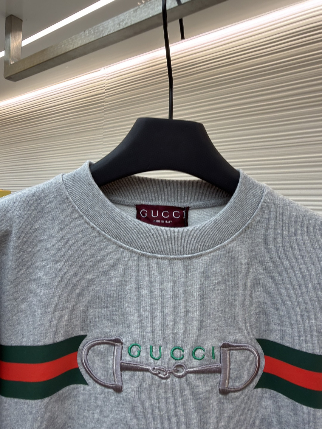 GUCCl 古驰锁扣刺绣圆领卫衣 外套 长袖 灰色 A5 848737-XJHOK-1056