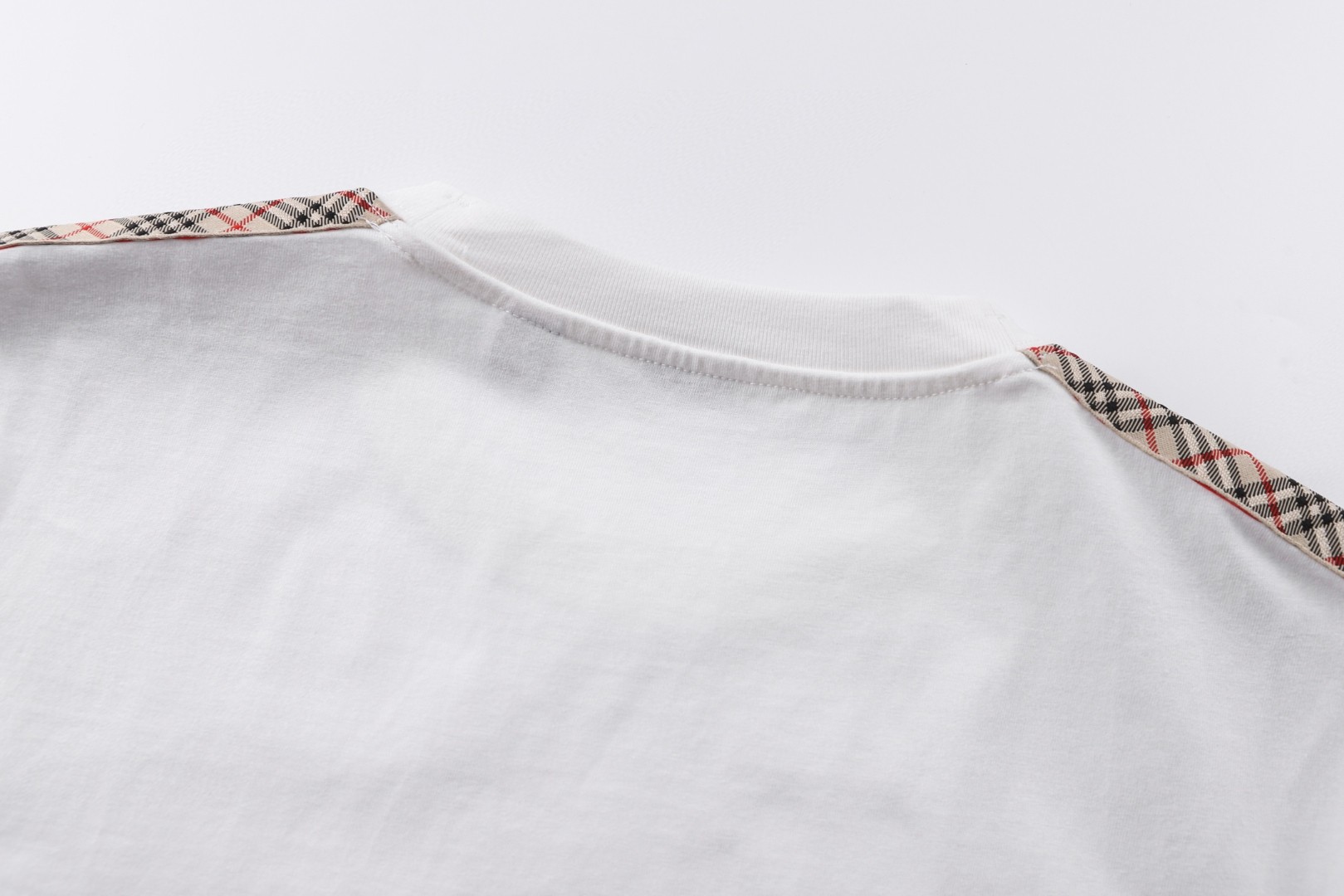 Burberry 巴宝莉肩带格纹装饰T恤 短袖 夏季 白色 黑色 A0 81062461