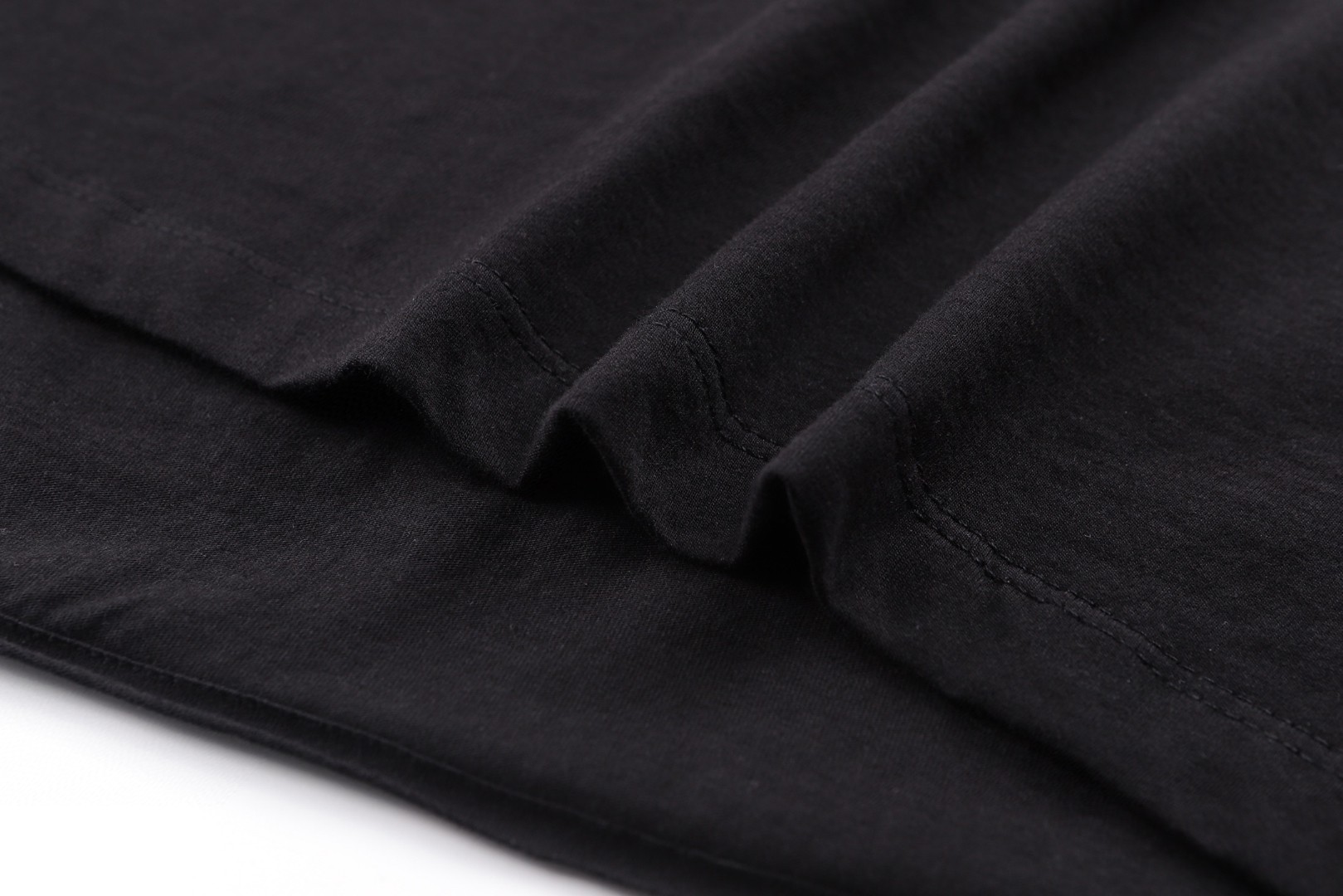 SAINT LAURENT YSL 圣罗兰 炫彩印花圆领短袖 T恤 夏款 黑色 A0 480406YB1GN9787