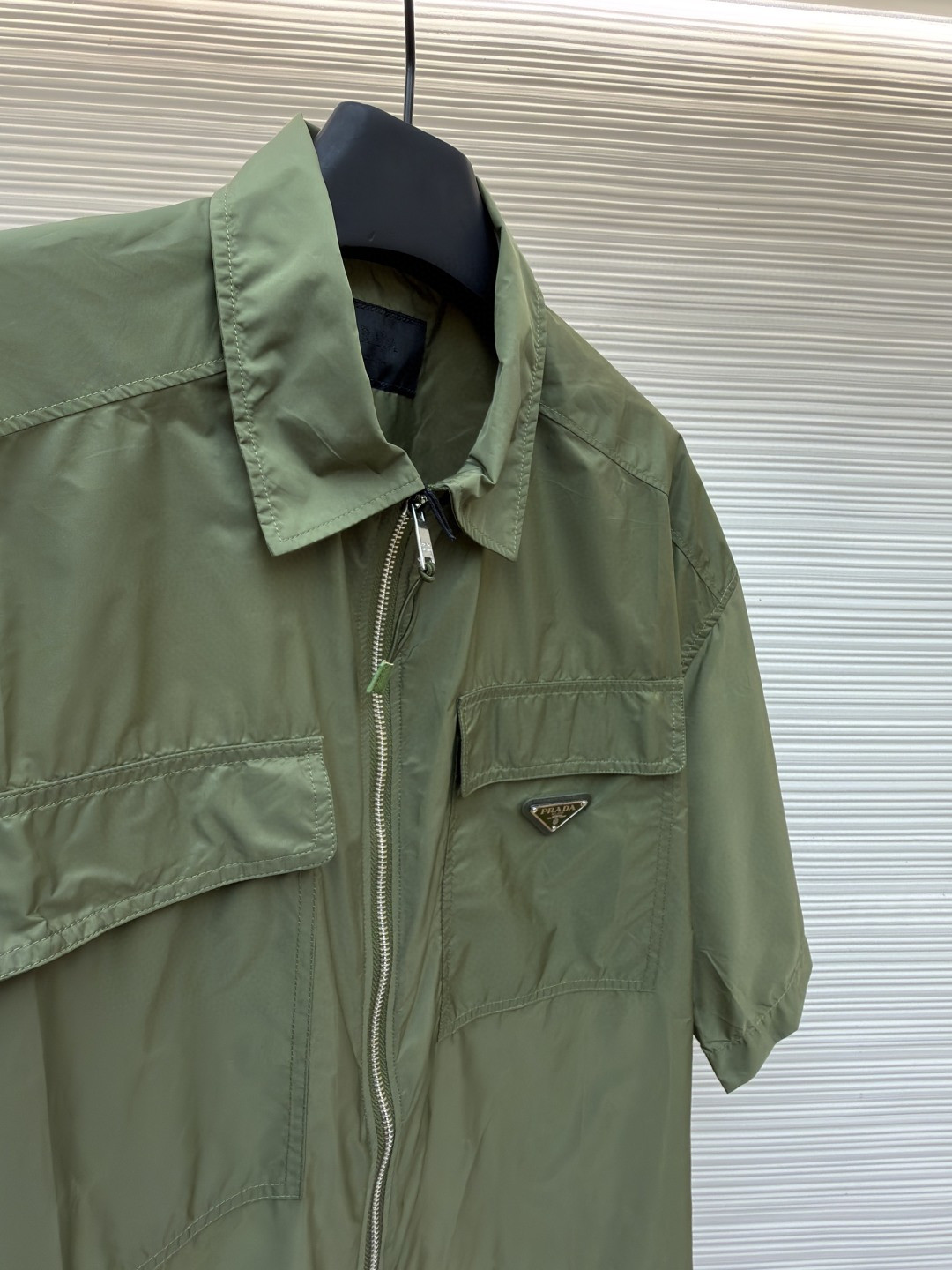 PRADA 普拉达 极简再生尼龙短袖衬衫 外套 绿色 B0 SC758-1WQ9-F0161-S-OOO