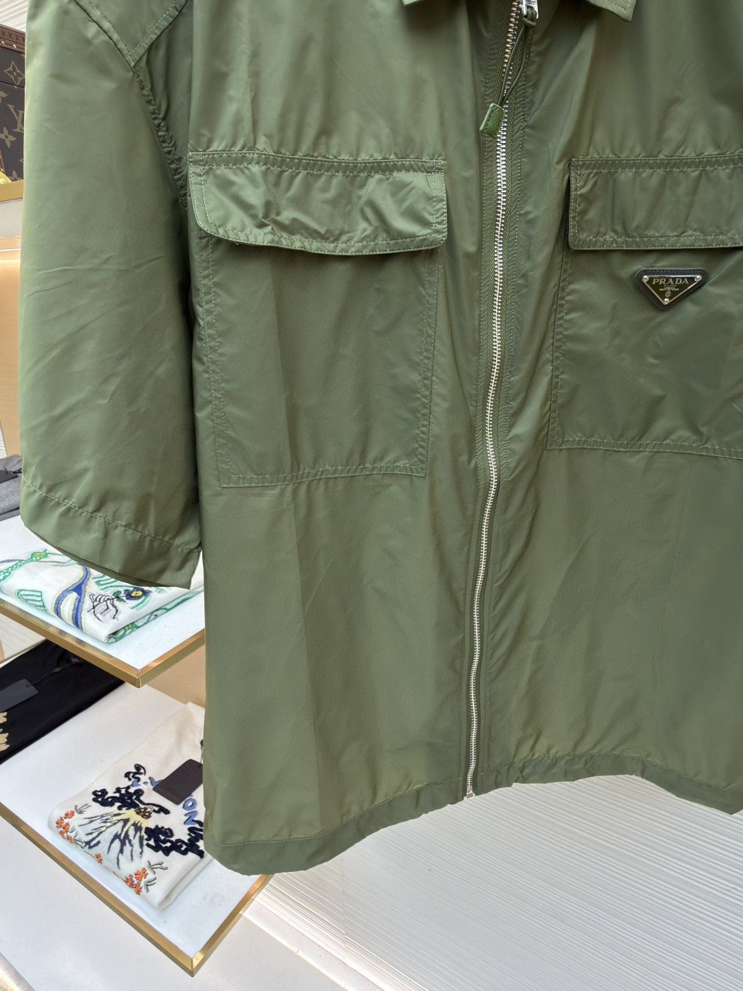 PRADA 普拉达 极简再生尼龙短袖衬衫 外套 绿色 B0 SC758-1WQ9-F0161-S-OOO