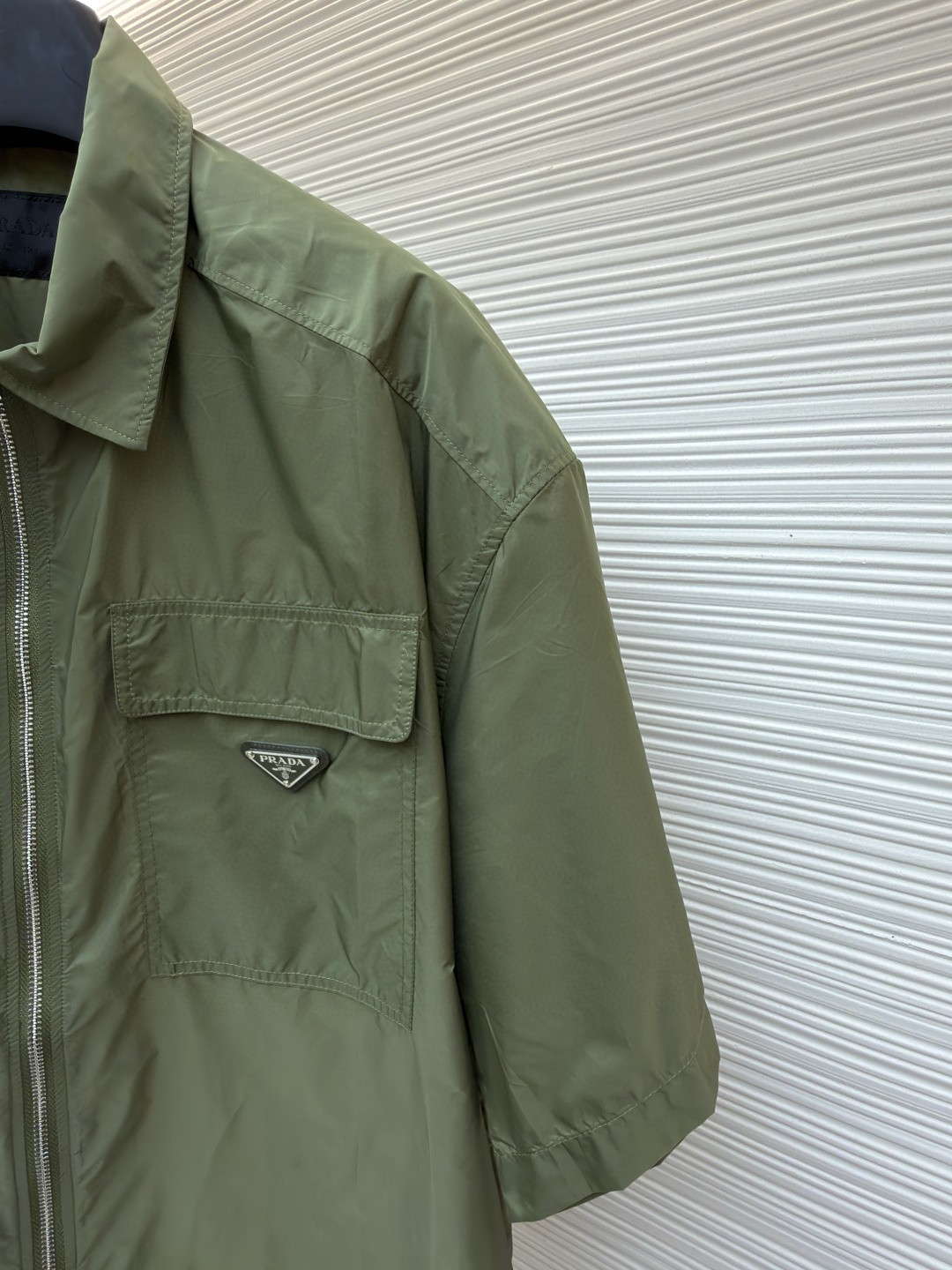 PRADA 普拉达 极简再生尼龙短袖衬衫 外套 绿色 B0 SC758-1WQ9-F0161-S-OOO