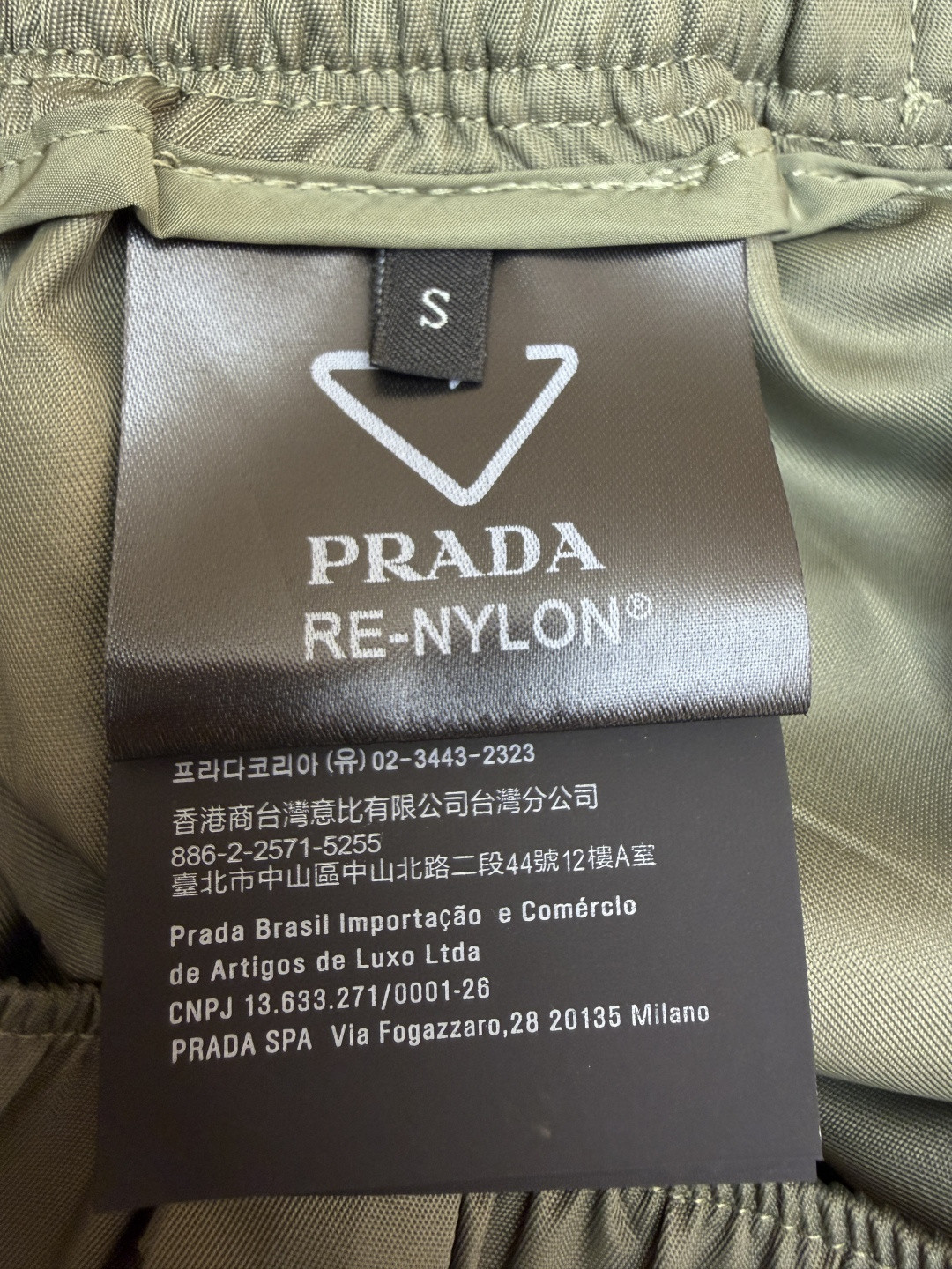 PRADA 普拉达 再生尼龙松紧腰工装短裤 休闲裤 裤子 短裤 绿色 B0