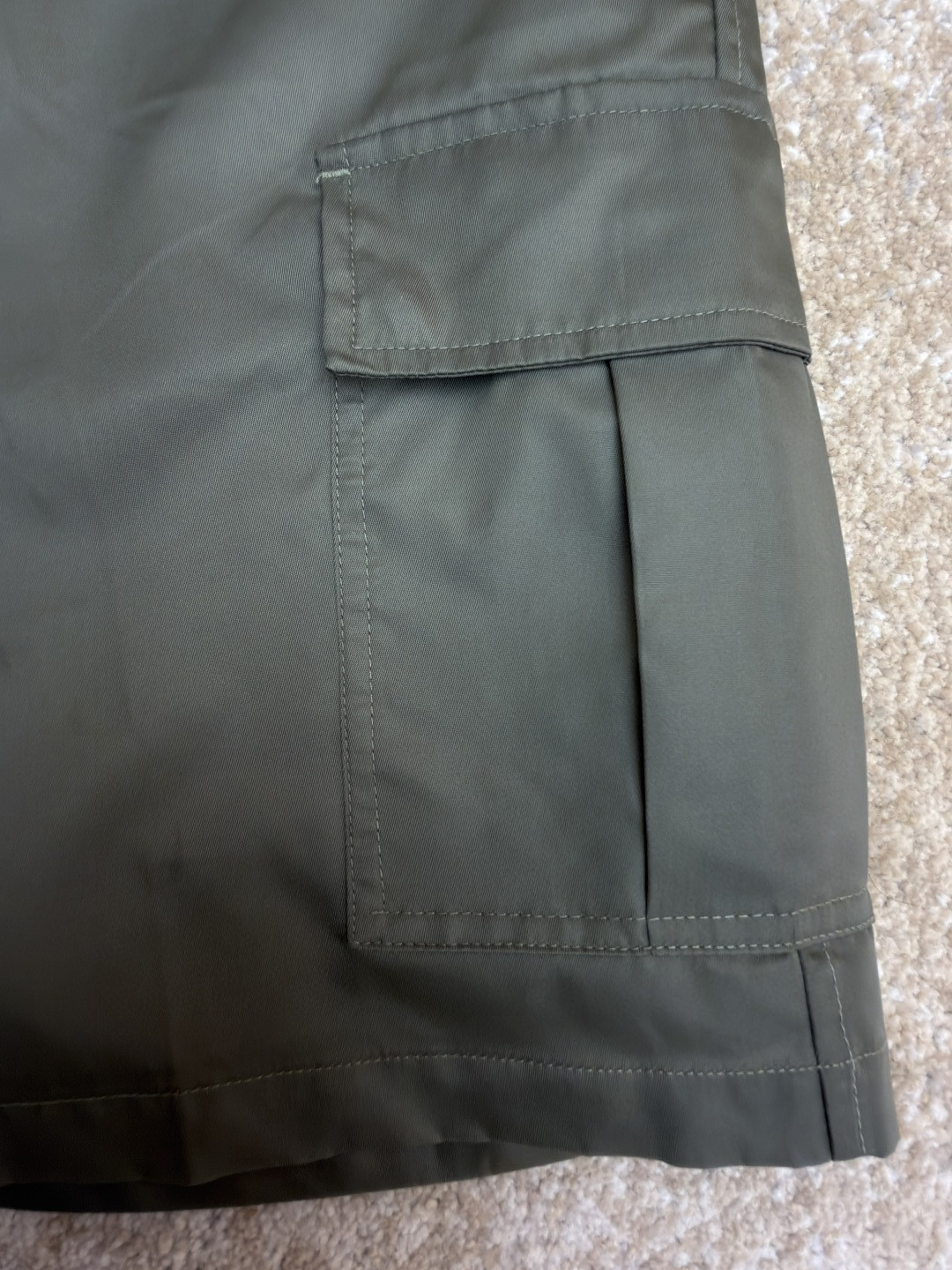 PRADA 普拉达 再生尼龙松紧腰工装短裤 休闲裤 裤子 短裤 绿色 B0