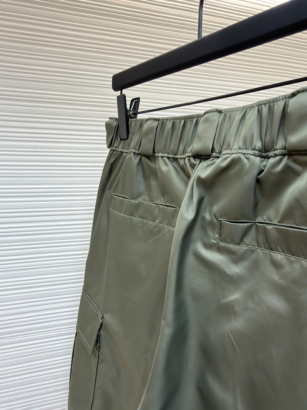 PRADA 普拉达 再生尼龙松紧腰工装短裤 休闲裤 裤子 短裤 绿色 B0