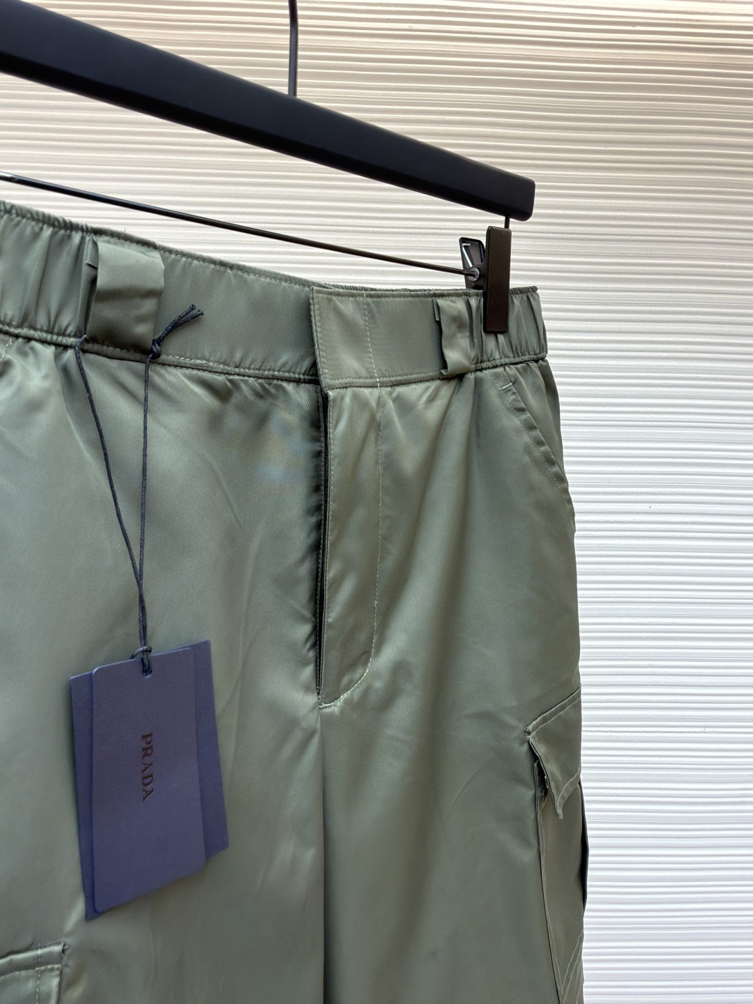 PRADA 普拉达 再生尼龙松紧腰工装短裤 休闲裤 裤子 短裤 绿色 B0