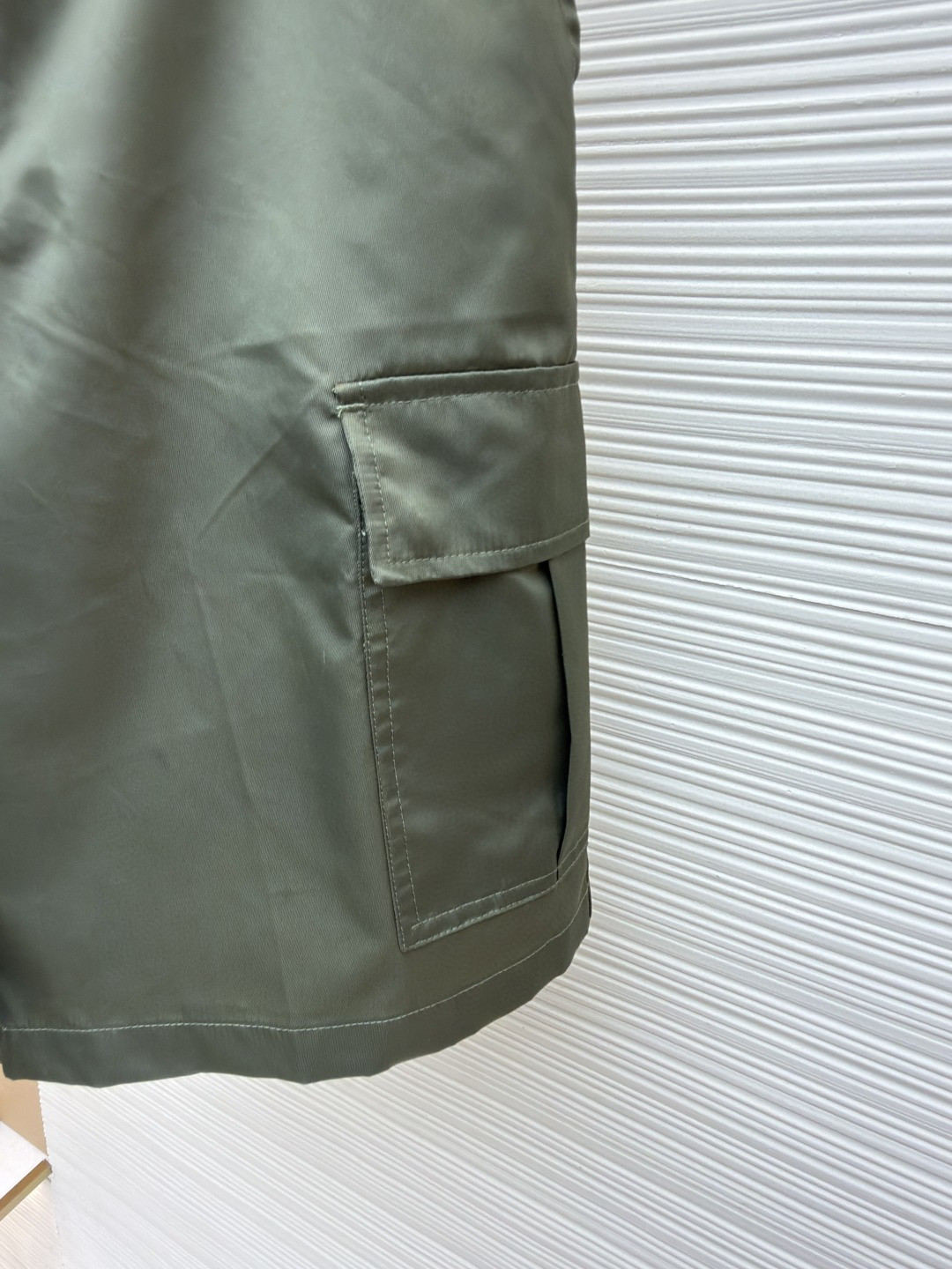 PRADA 普拉达 再生尼龙松紧腰工装短裤 休闲裤 裤子 短裤 绿色 B0