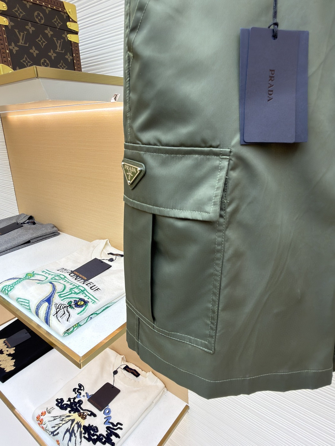 PRADA 普拉达 再生尼龙松紧腰工装短裤 休闲裤 裤子 短裤 绿色 B0