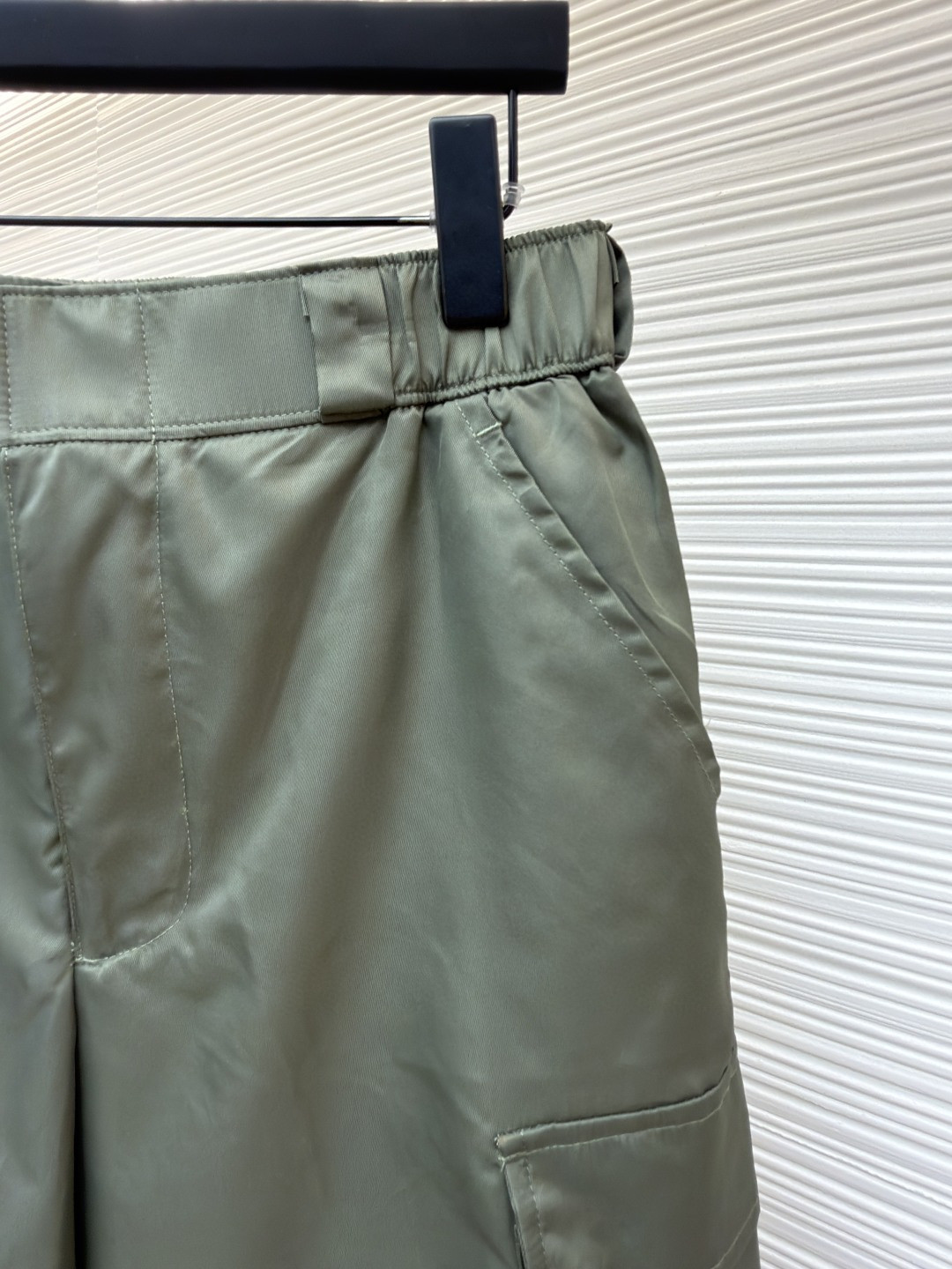 PRADA 普拉达 再生尼龙松紧腰工装短裤 休闲裤 裤子 短裤 绿色 B0