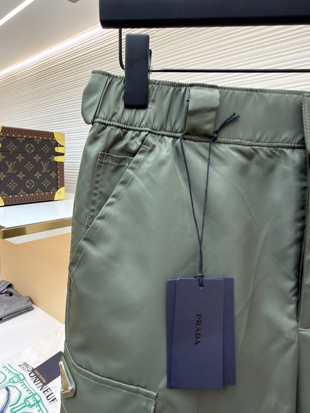 PRADA 普拉达 再生尼龙松紧腰工装短裤 休闲裤 裤子 短裤 绿色 B0