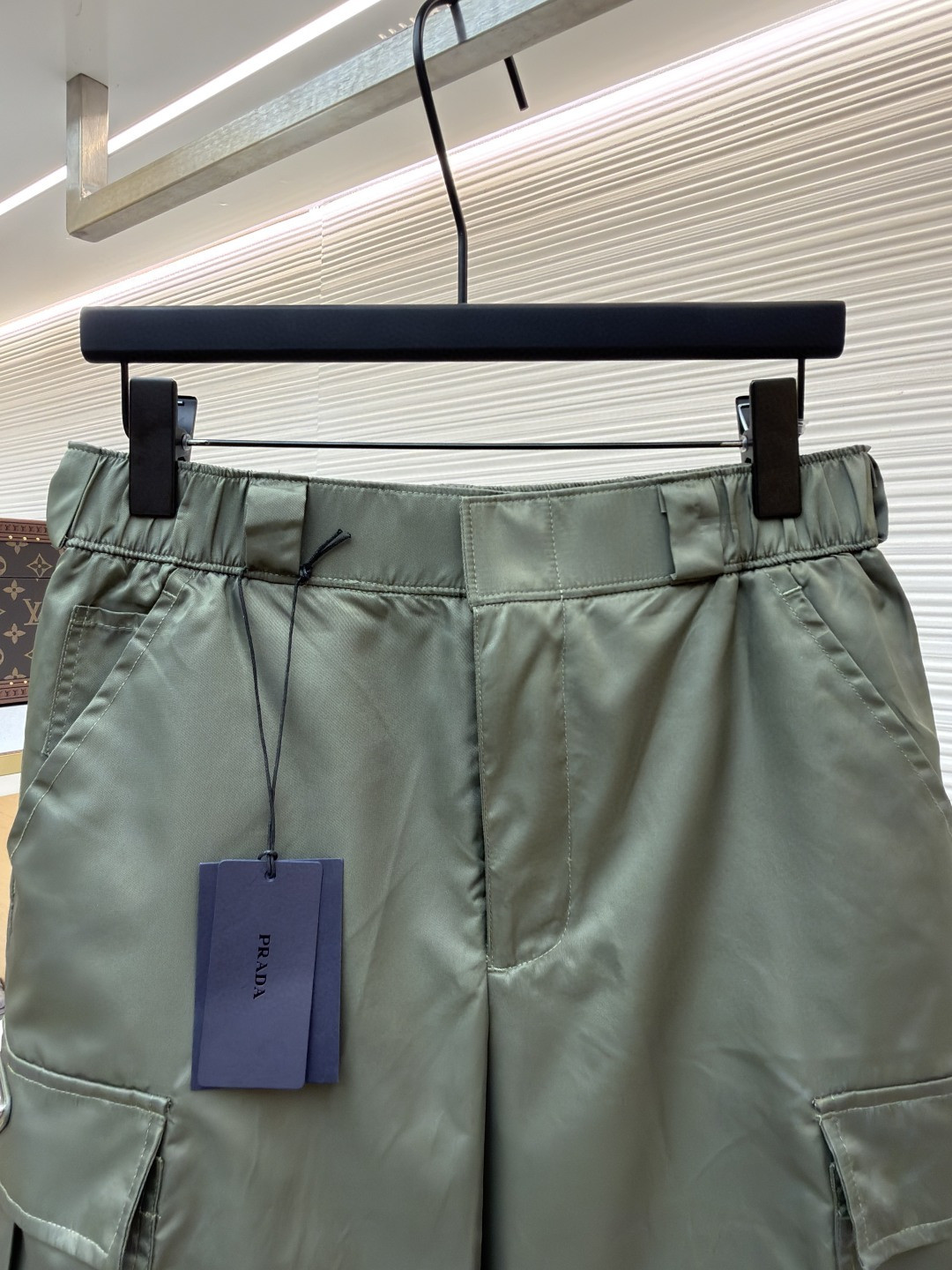 PRADA 普拉达 再生尼龙松紧腰工装短裤 休闲裤 裤子 短裤 绿色 B0